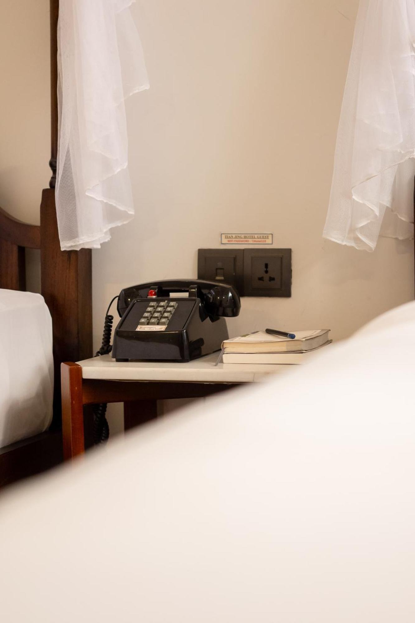Premier Twin Room Courtyard View of Merdeka 118