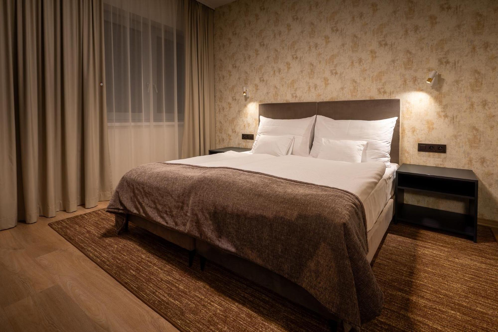 Deluxe Double or Twin Room City View