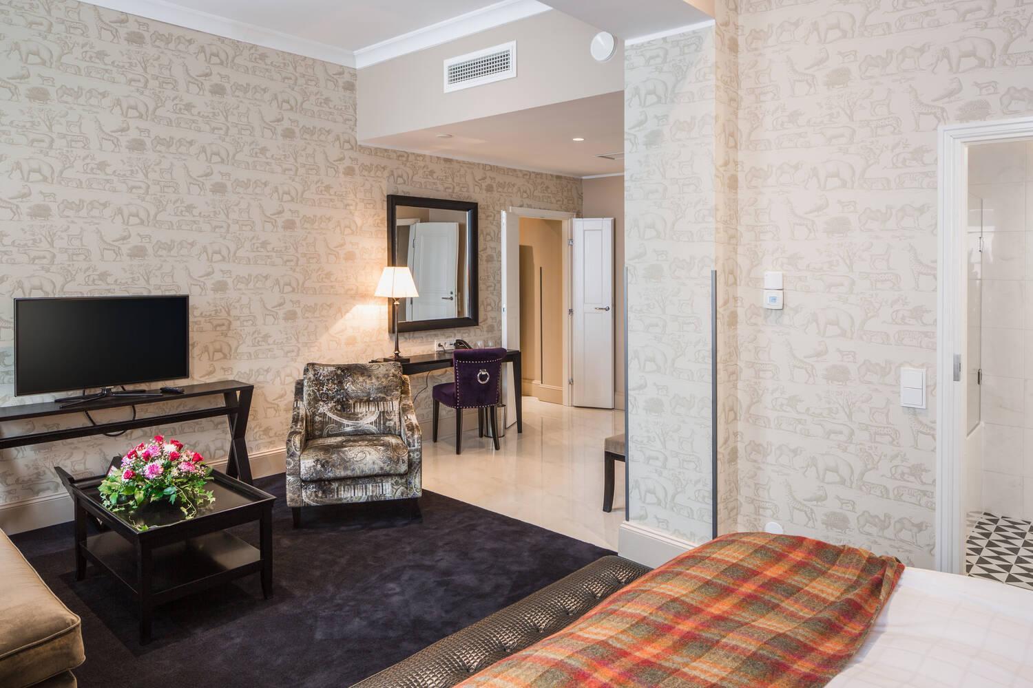 Superior King Suite