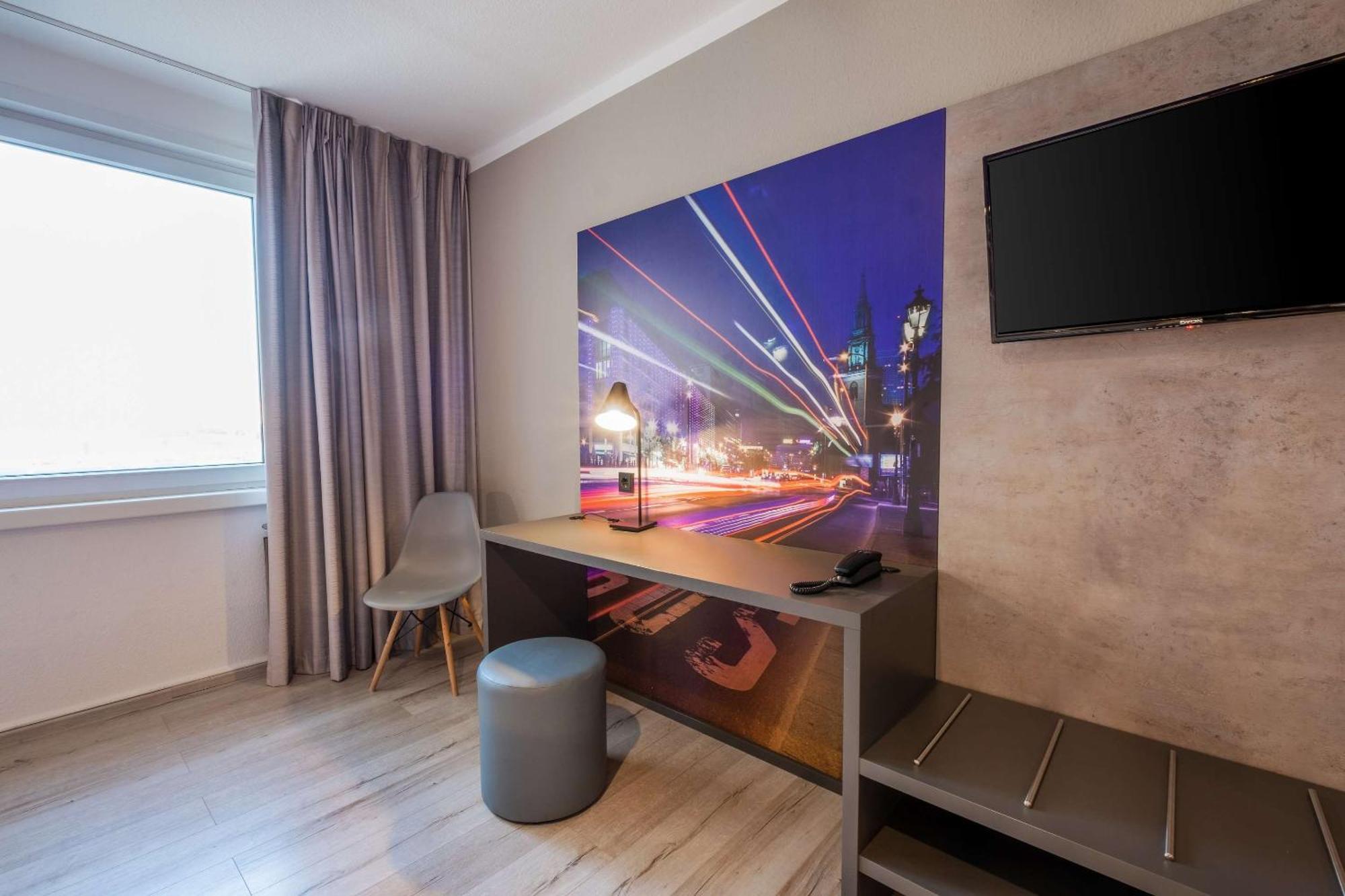 Family Room,1655268348:JPEG