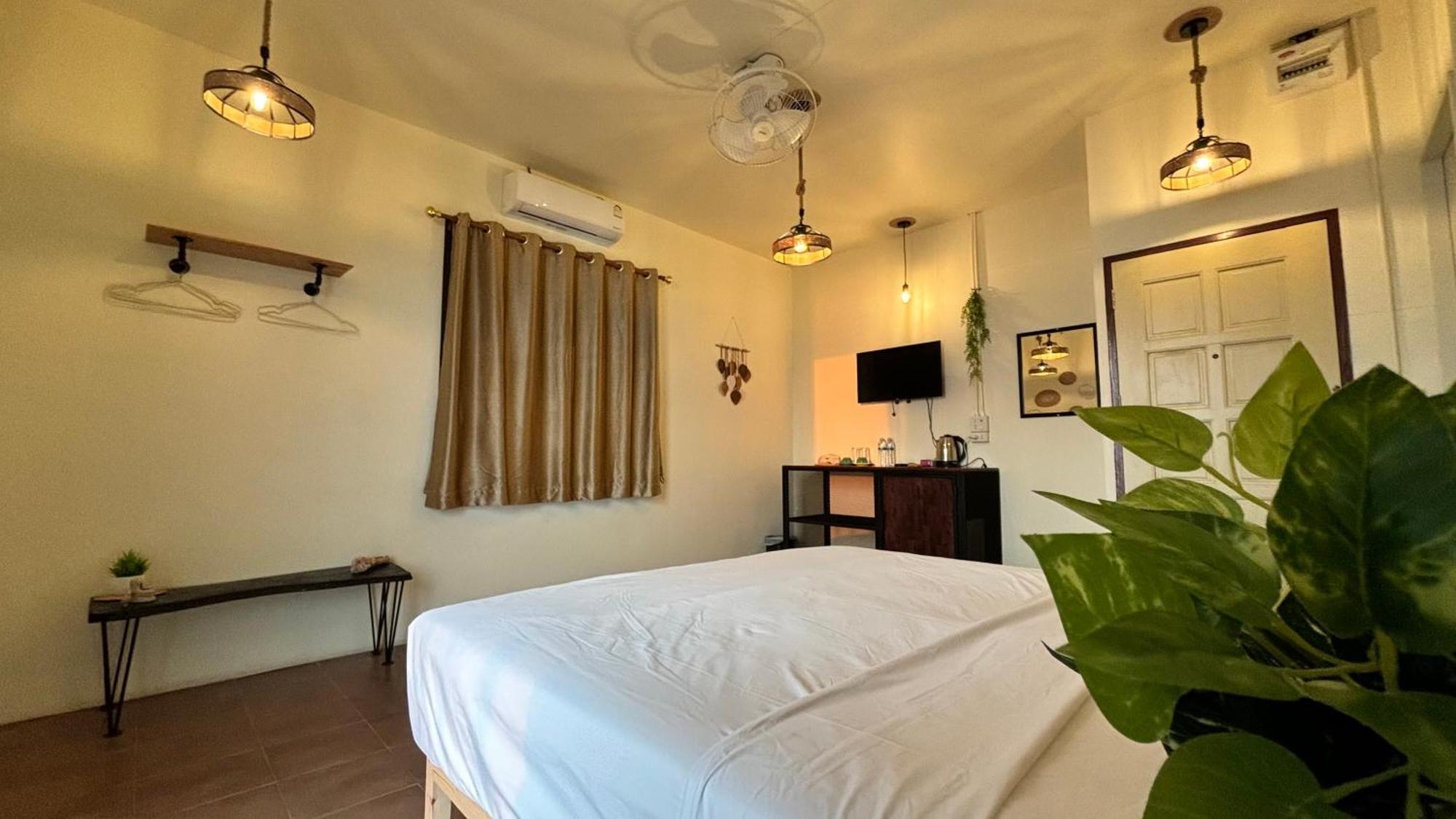 Doppelzimmer mit Balkon und Meerblick
