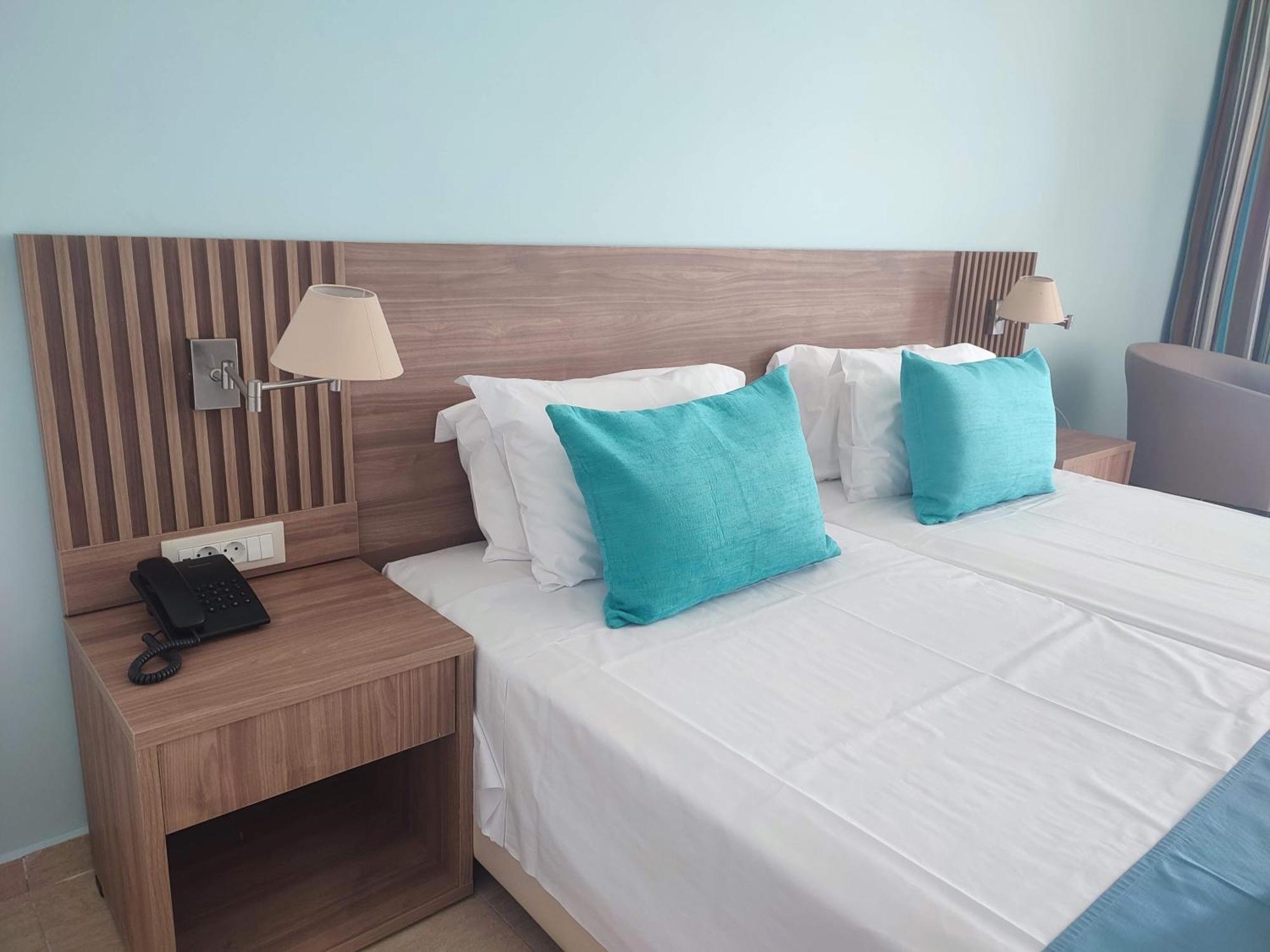 Junior Suite Sea View Shared Pool