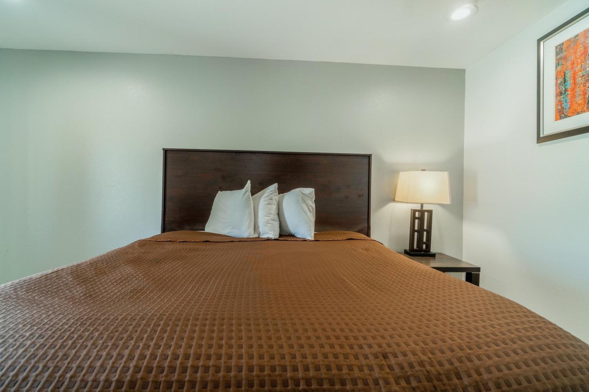 Deluxe King Bed