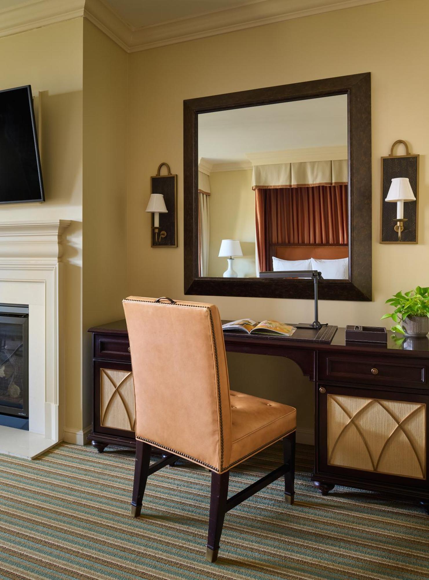 Estate Double Queen Guest Fireplace