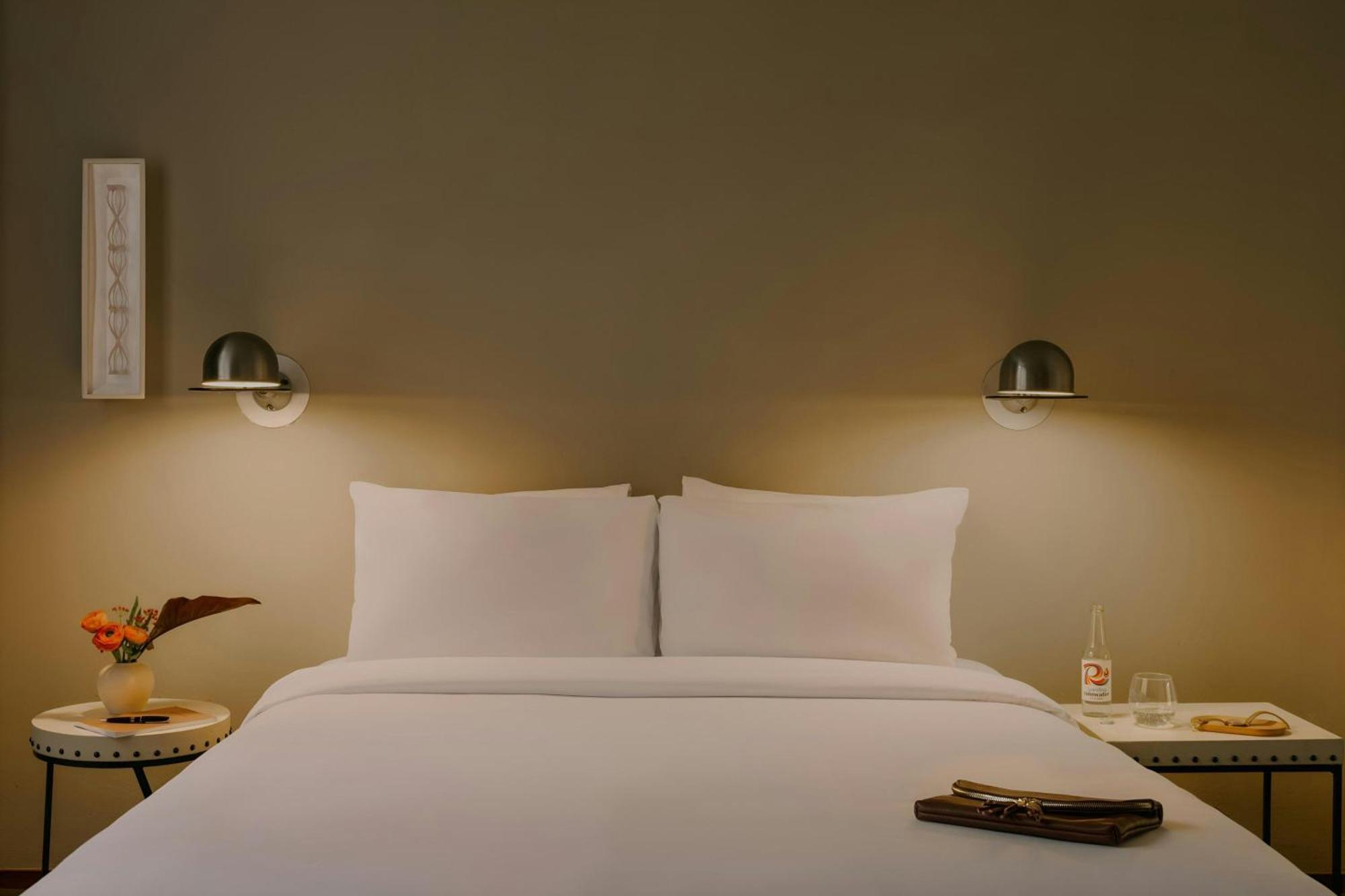 Zimmer mit Queensize-Bett und Terrasse
