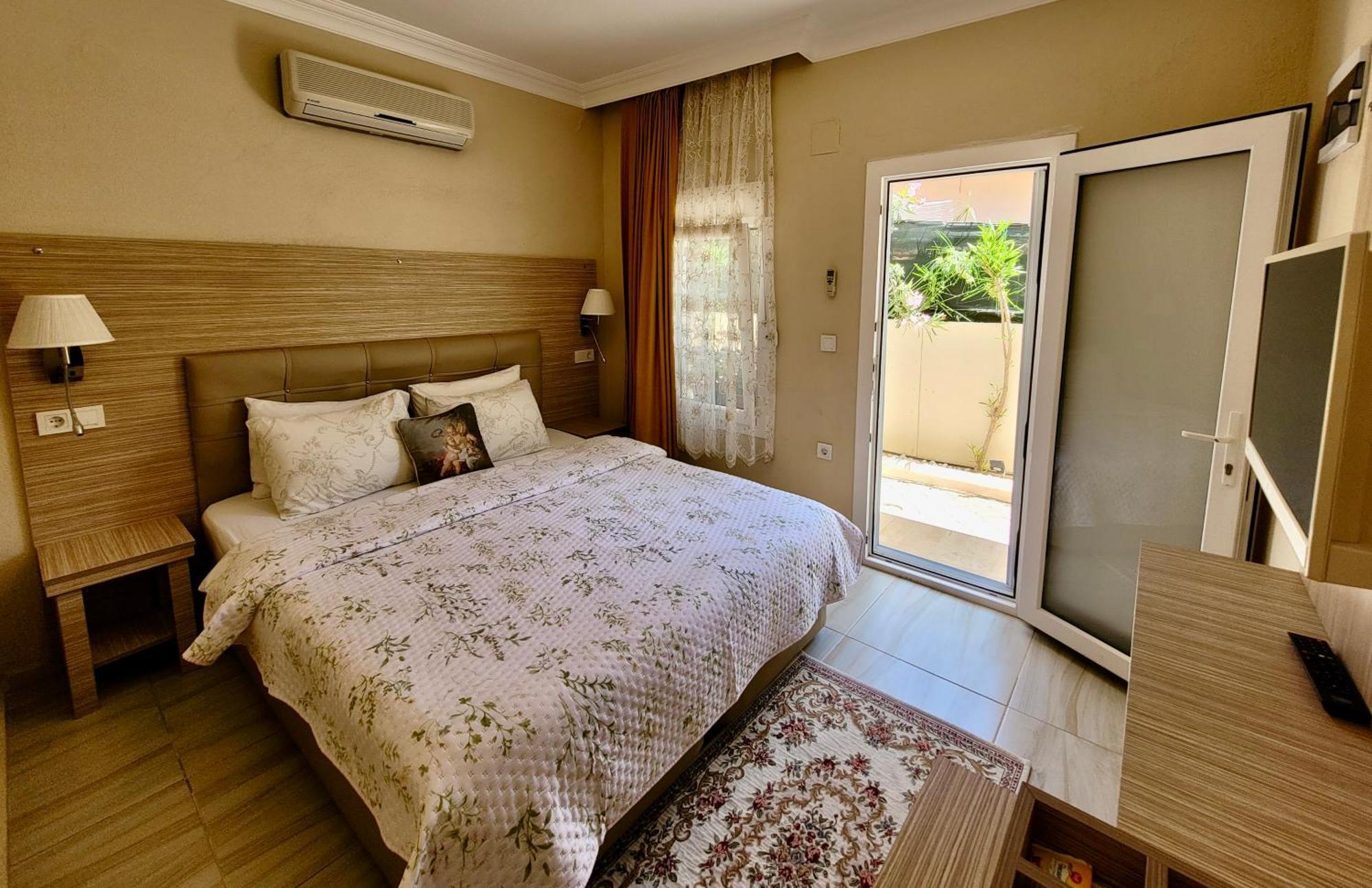 Small Double Room Ground Floor on the entrance way