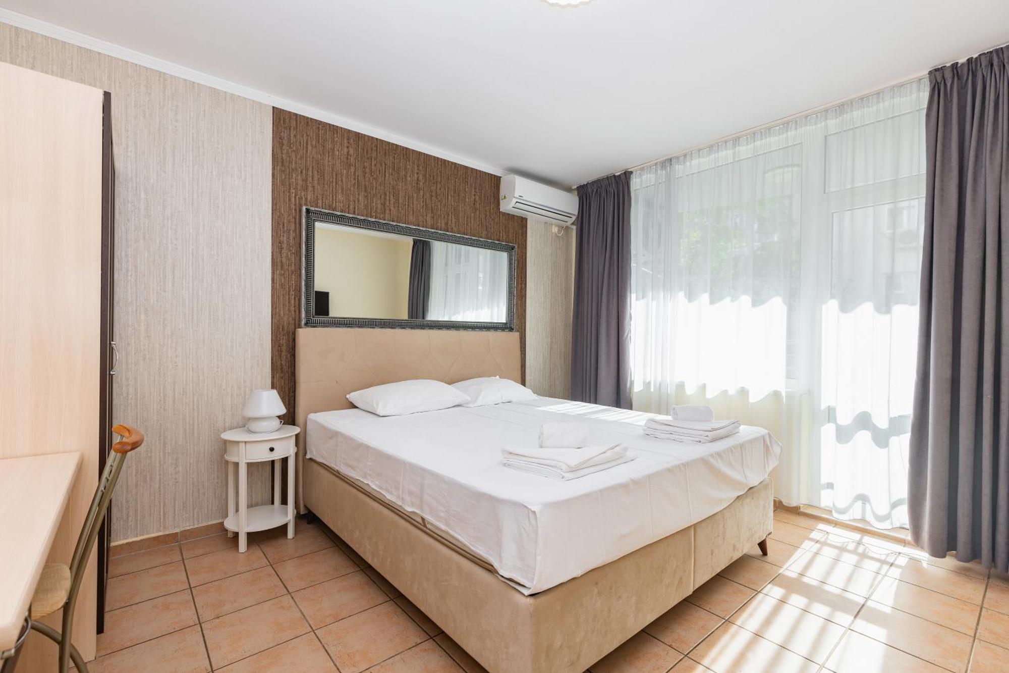 Deluxe Apartment One-Bedroom
