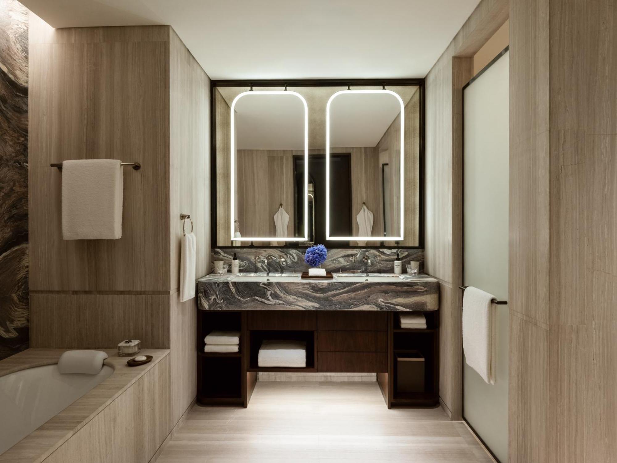Deluxe King Lusail View