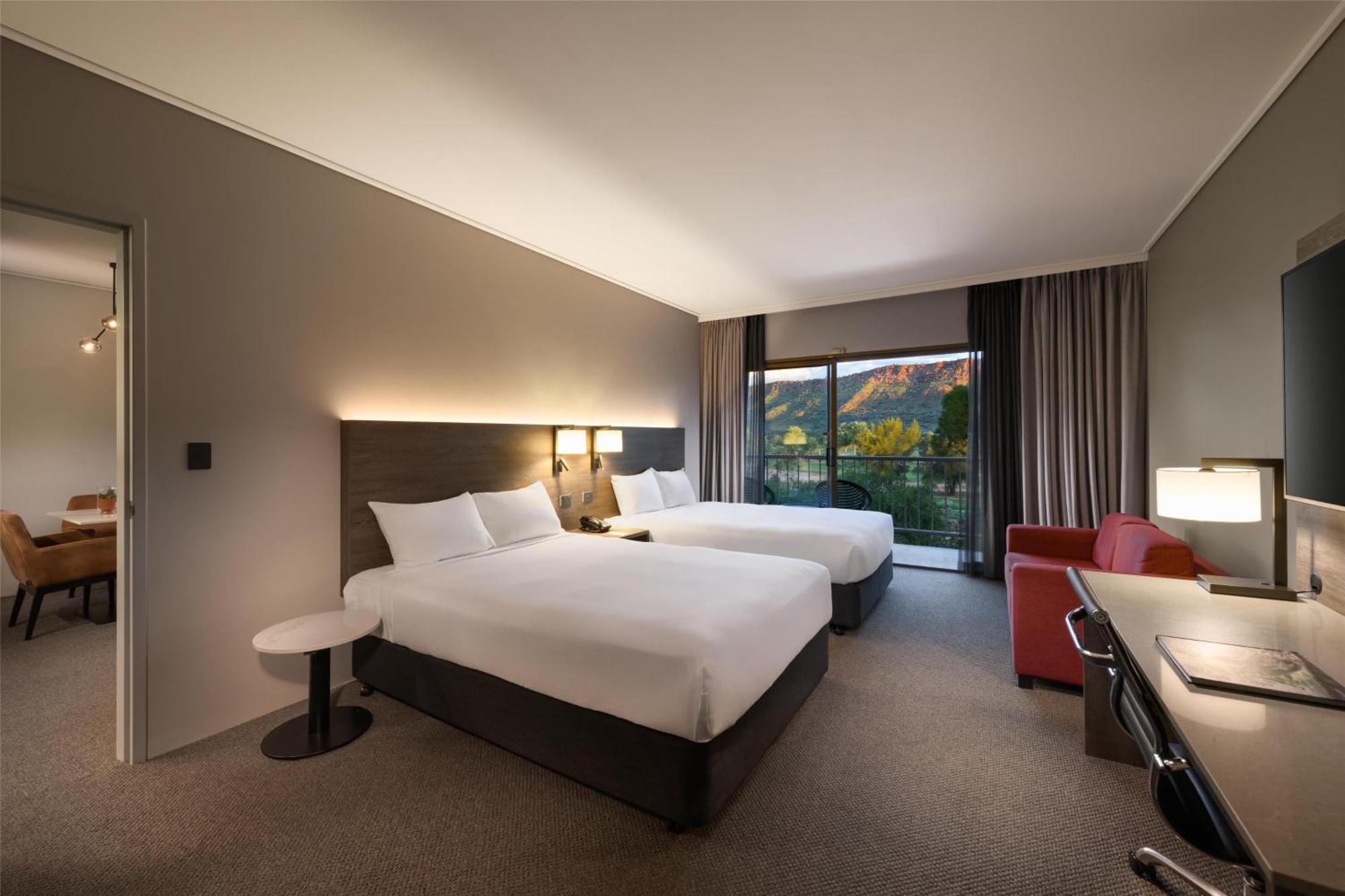 King Junior Suite Mountain View