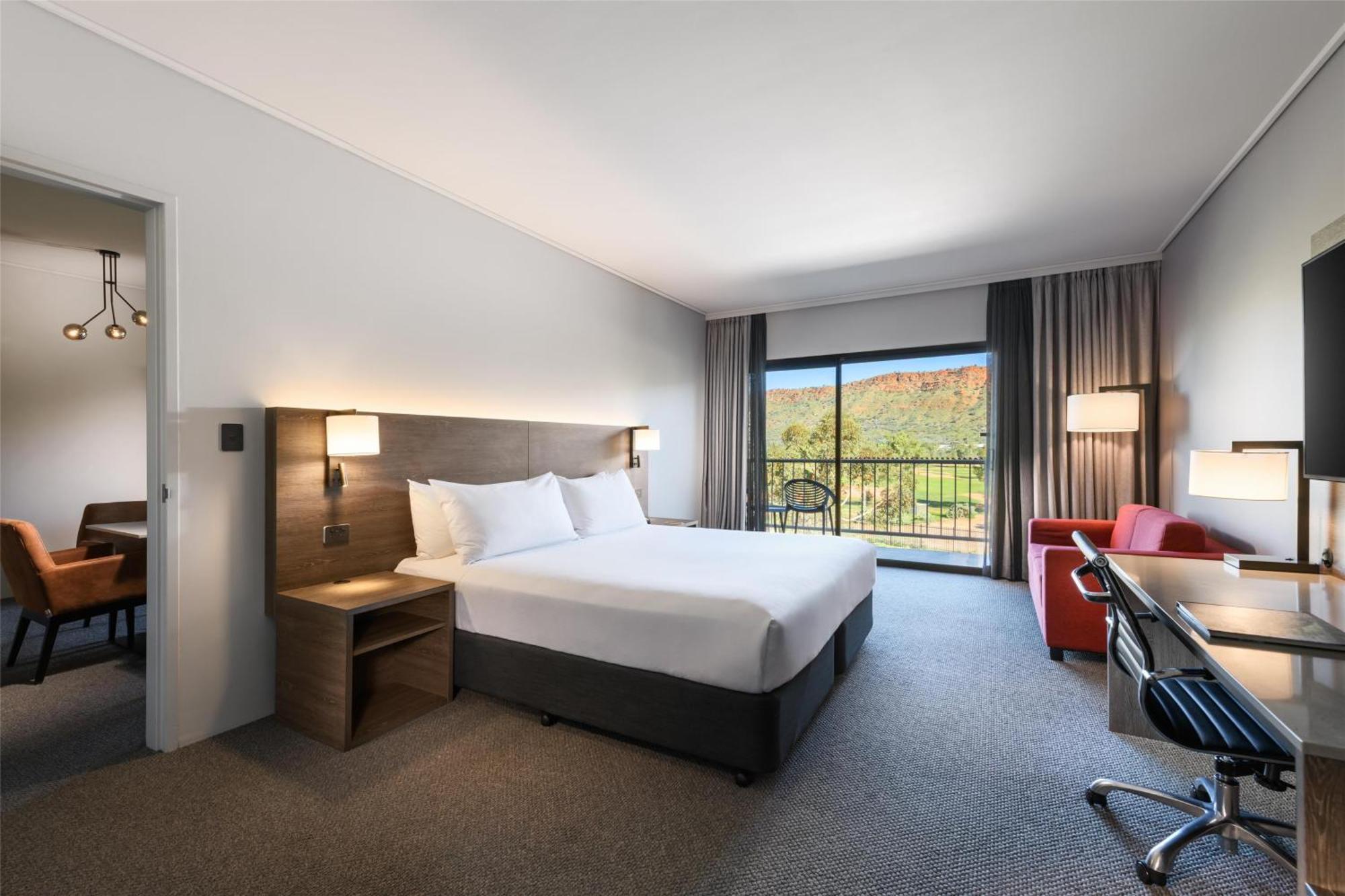 King Junior Suite Mountain View