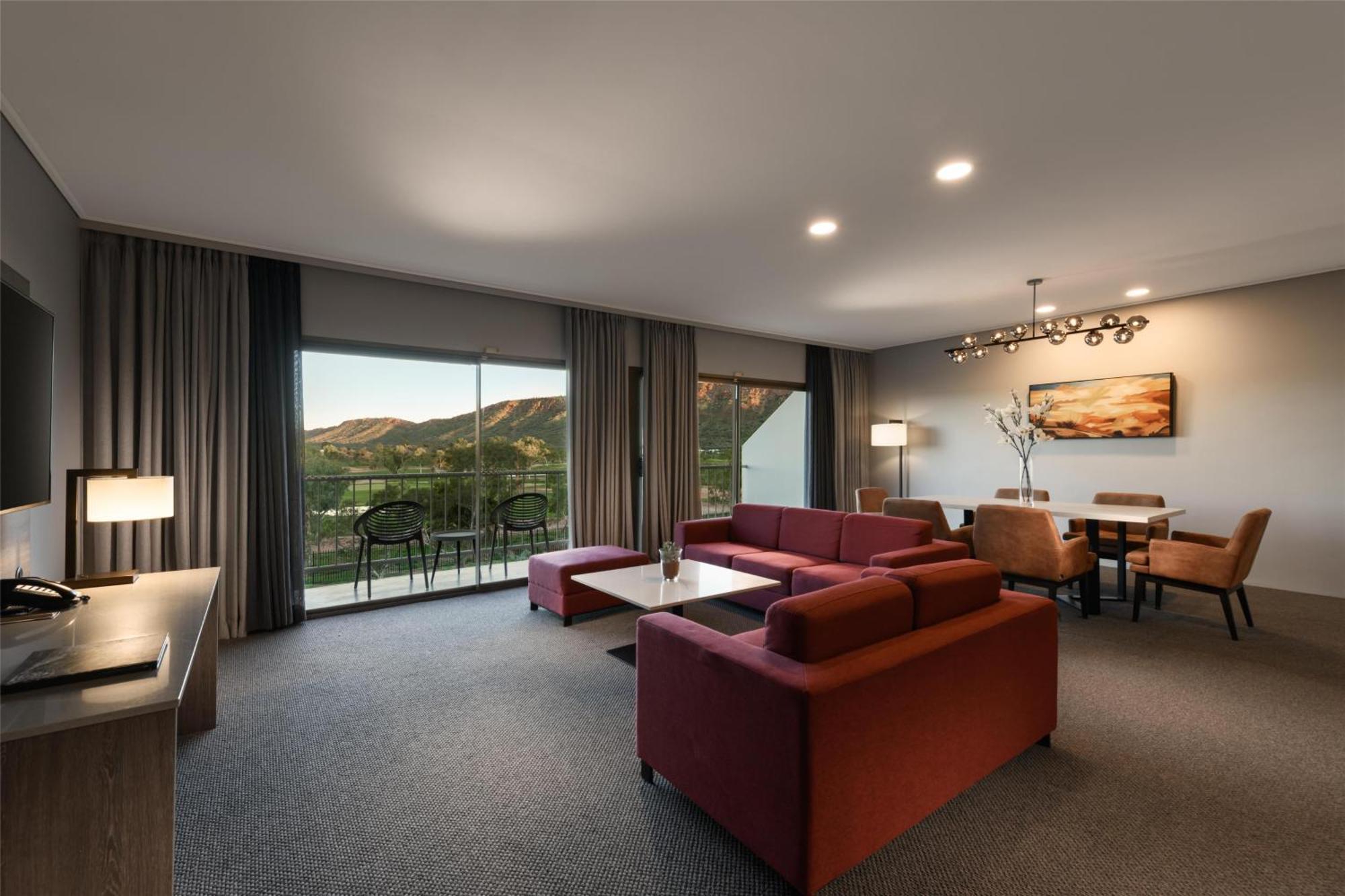 Premier King Suite Mountain View
