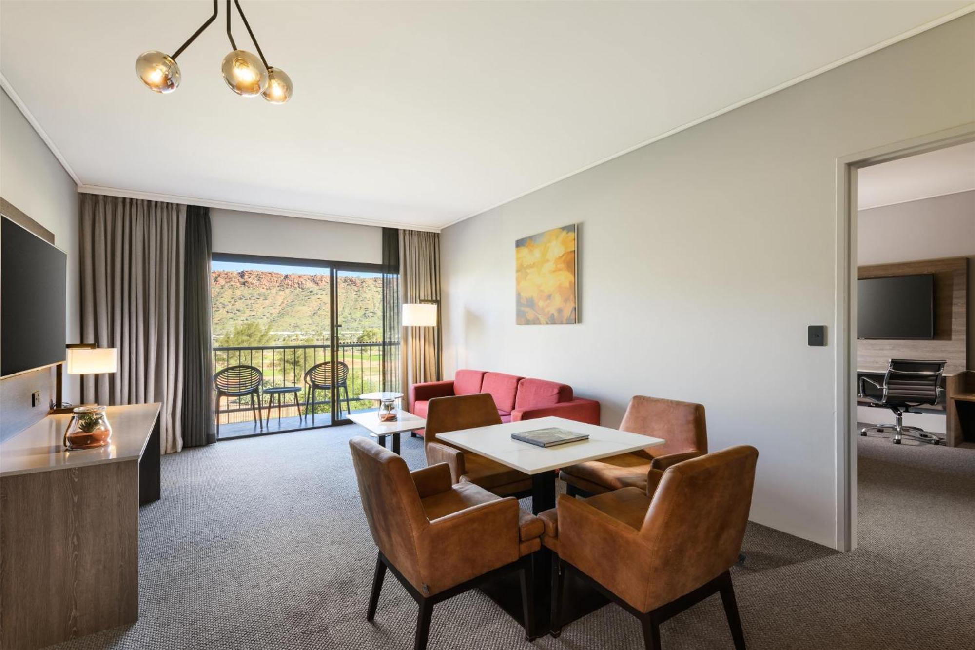 King Junior Suite Mountain View