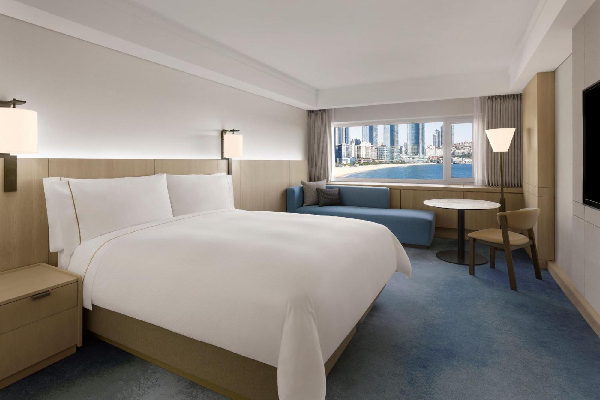 Deluxe Beach King 1 King Haeundae Beach view