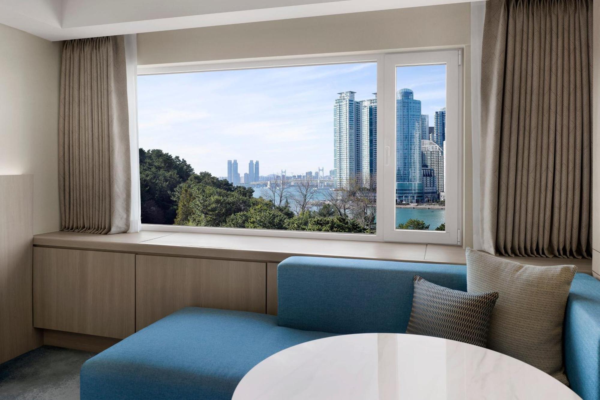 Deluxe Park King 1 King Dongbaek Park view