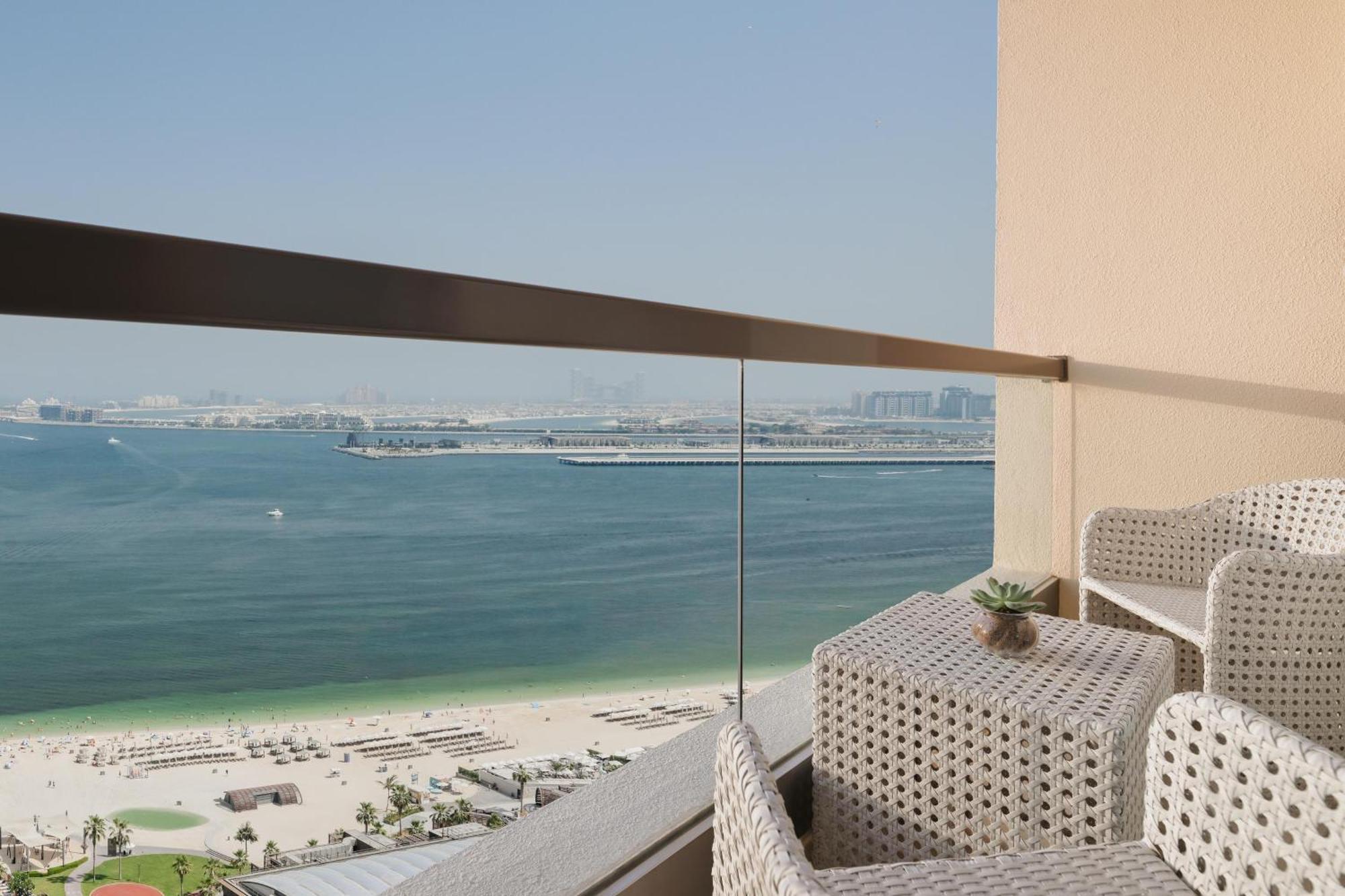 Habitación Superior con balcón y vistas al mar