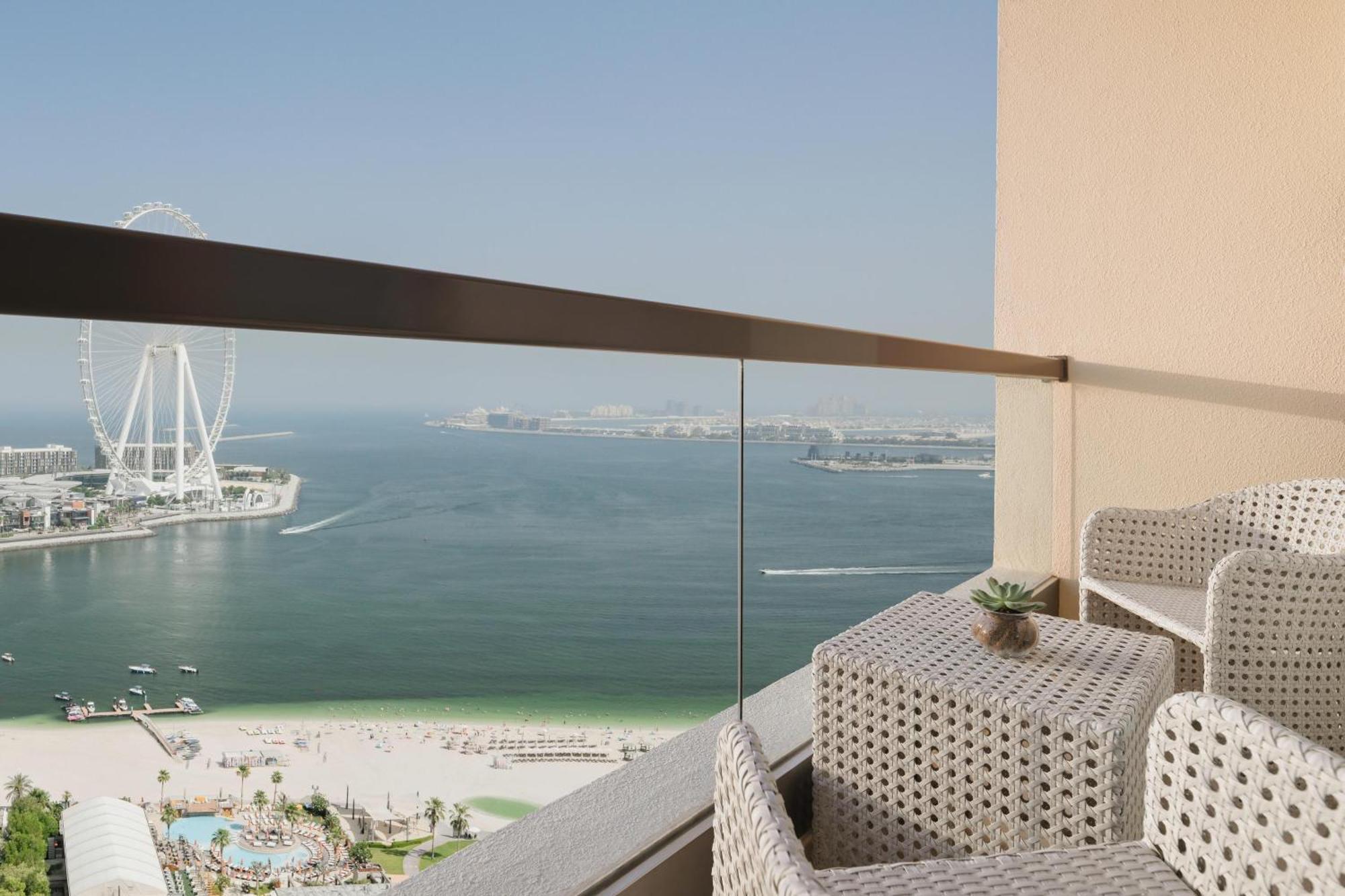 Habitación con balcón y vistas al mar