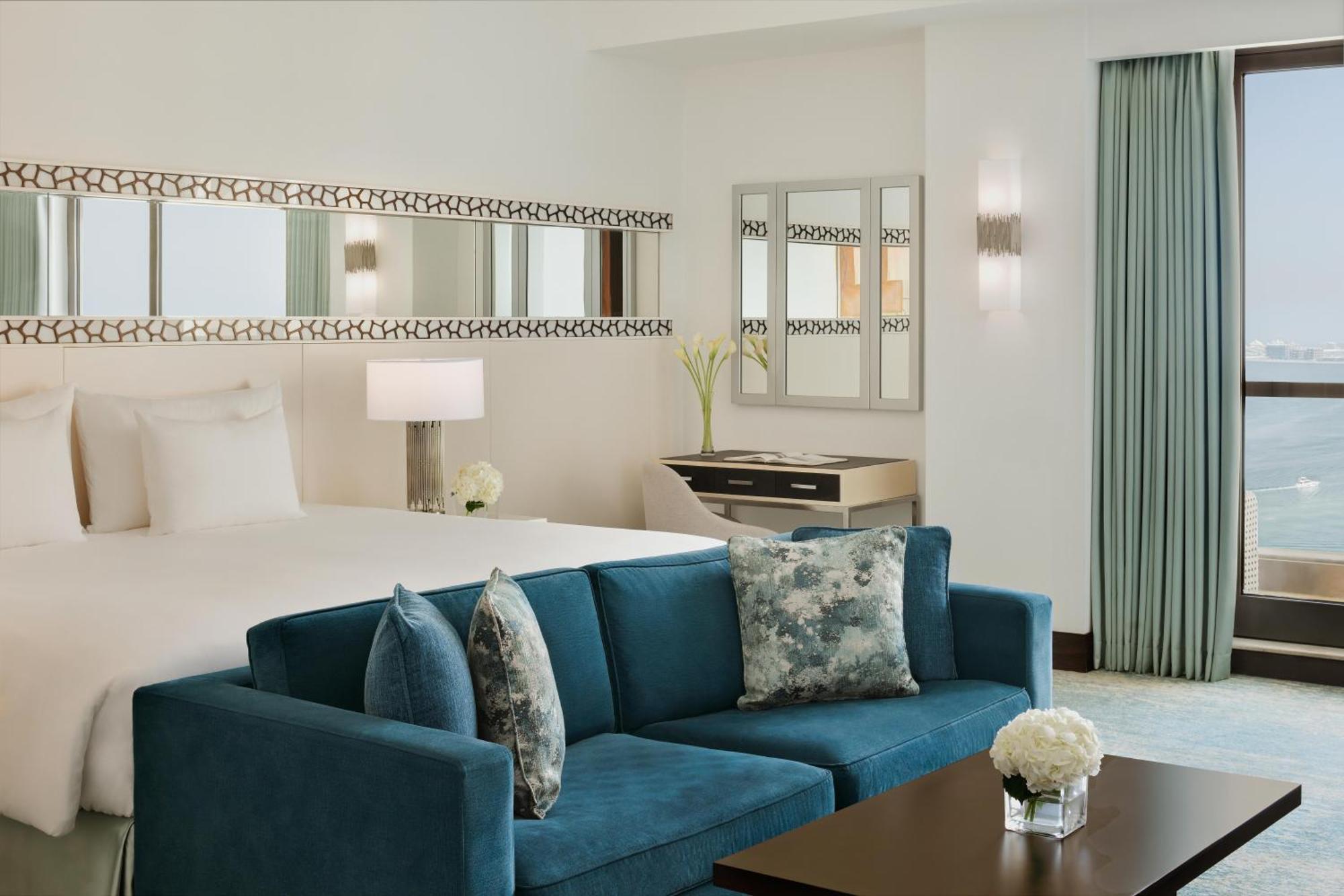 Suite Junior con balcón, vistas al mar, vistas completas a Ain Dubai y acceso al salón Coral