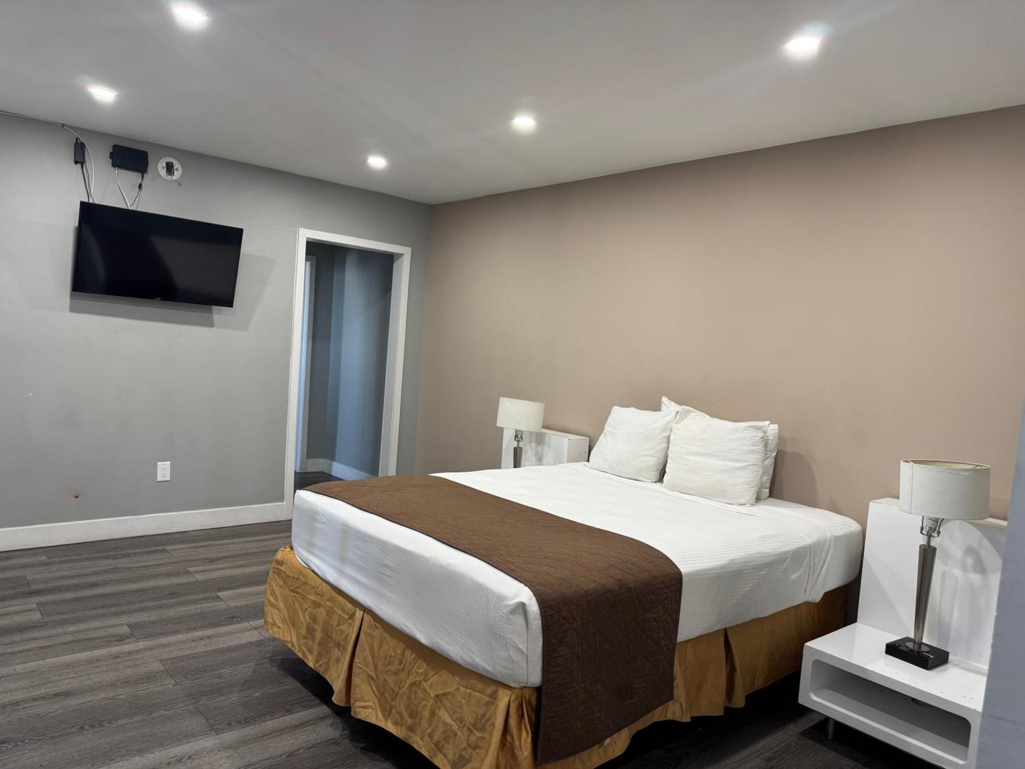 Deluxe Single Room,1698153627:JPEG