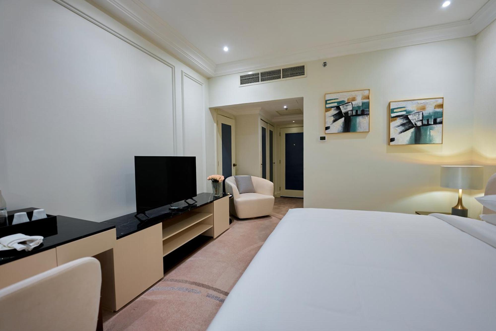 Deluxe Treasure King Room
