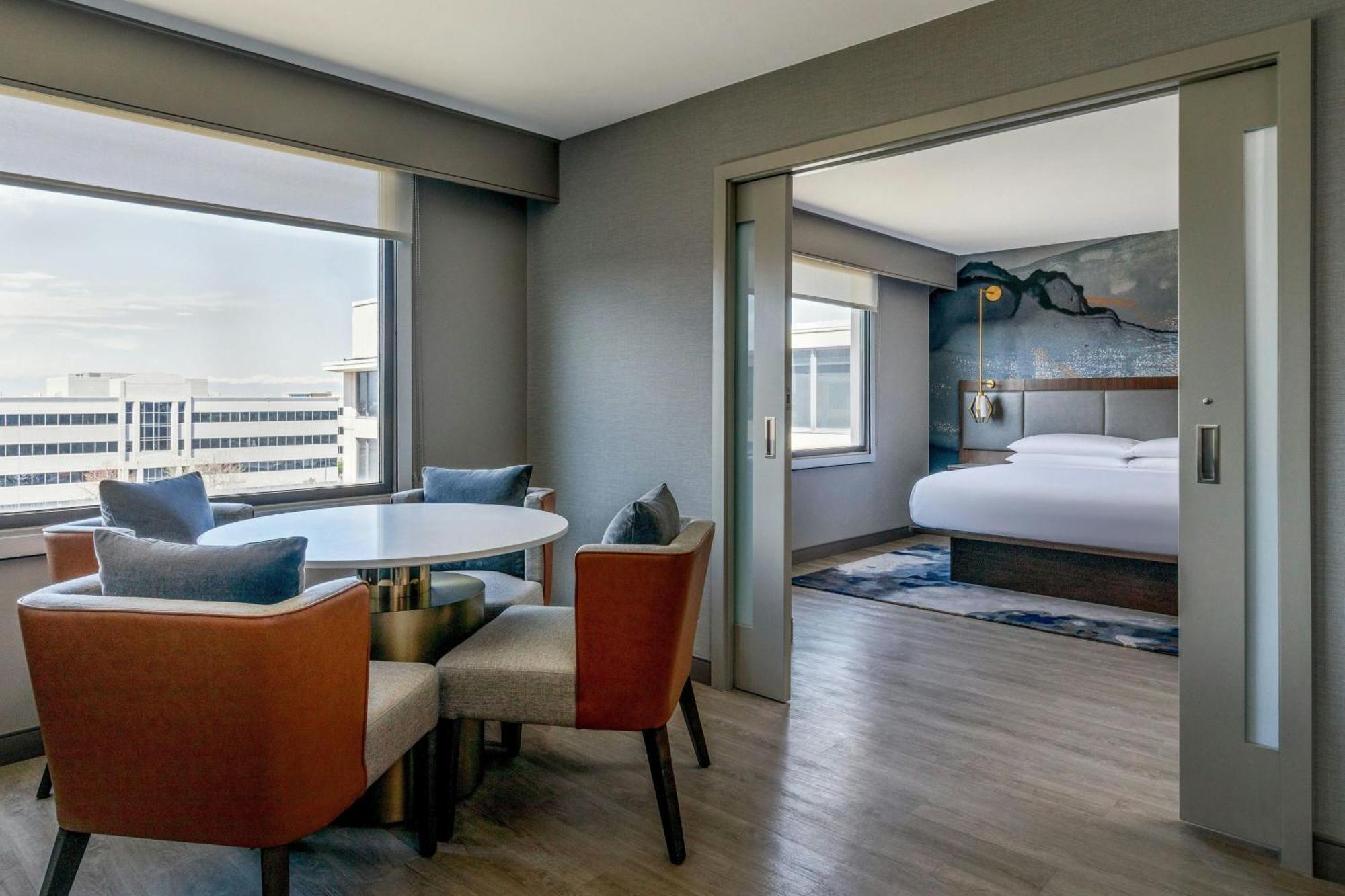 One-Bedroom Luxury King Suite