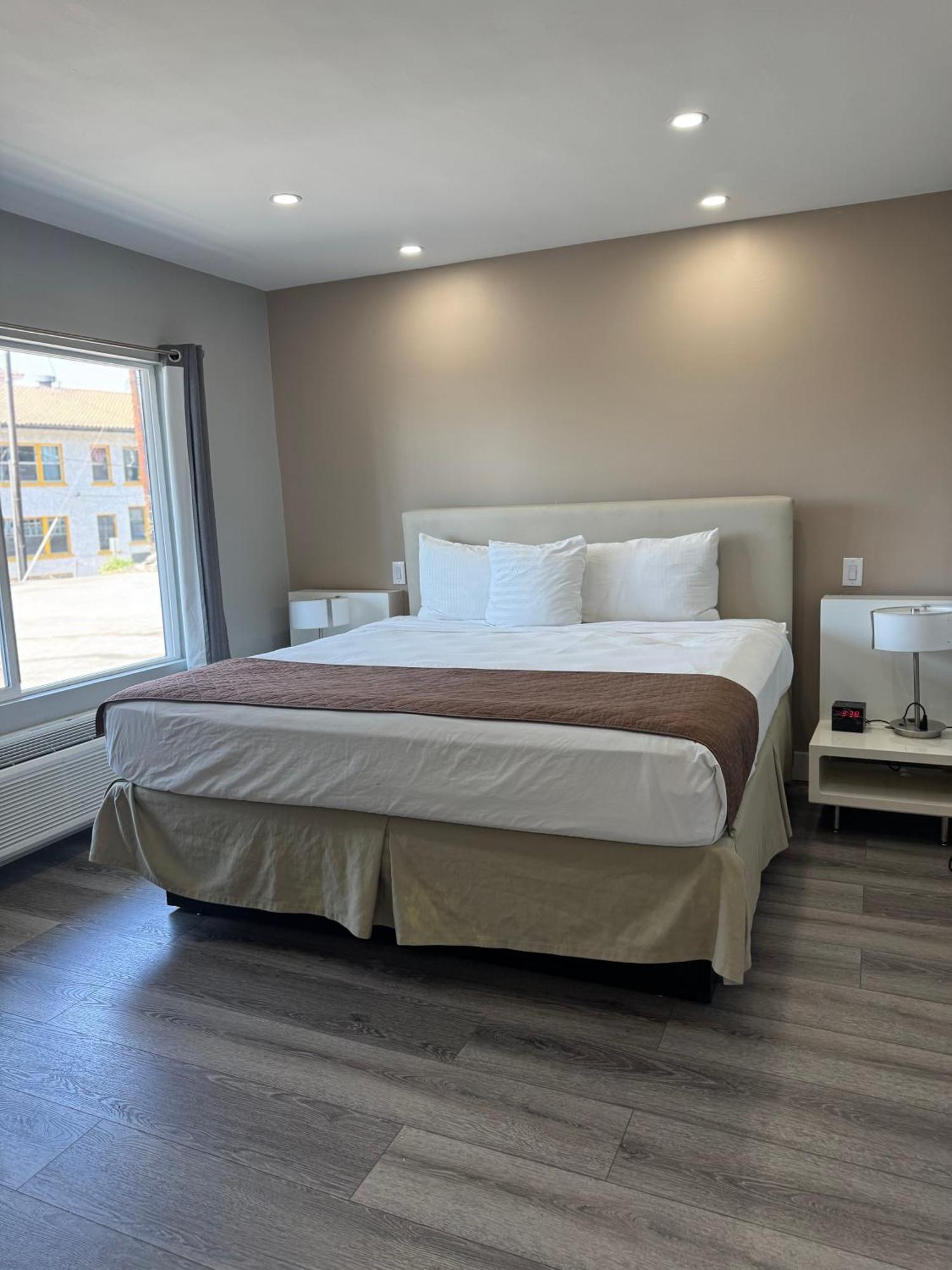 Deluxe Single Room