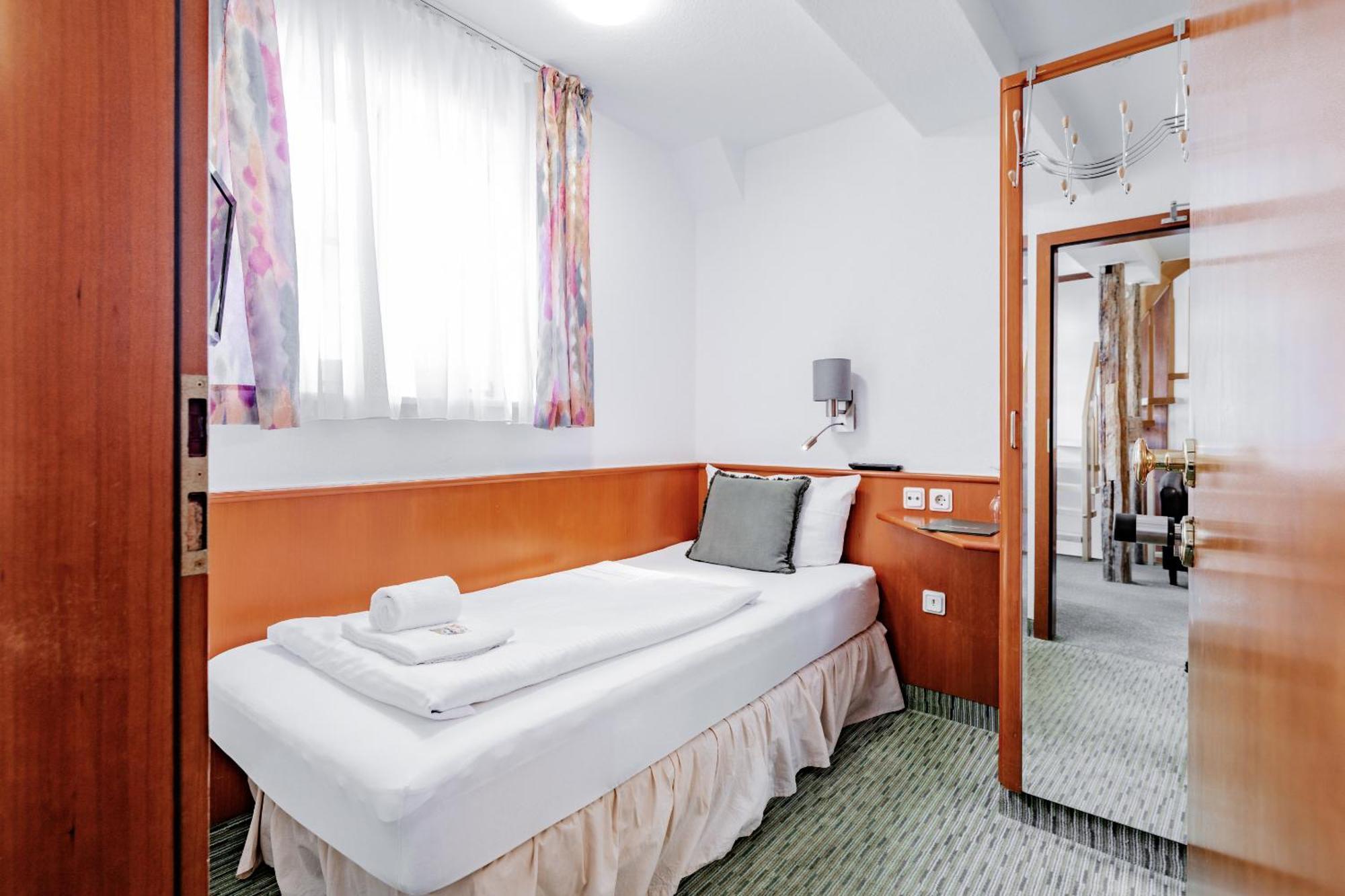 Economy Single Room