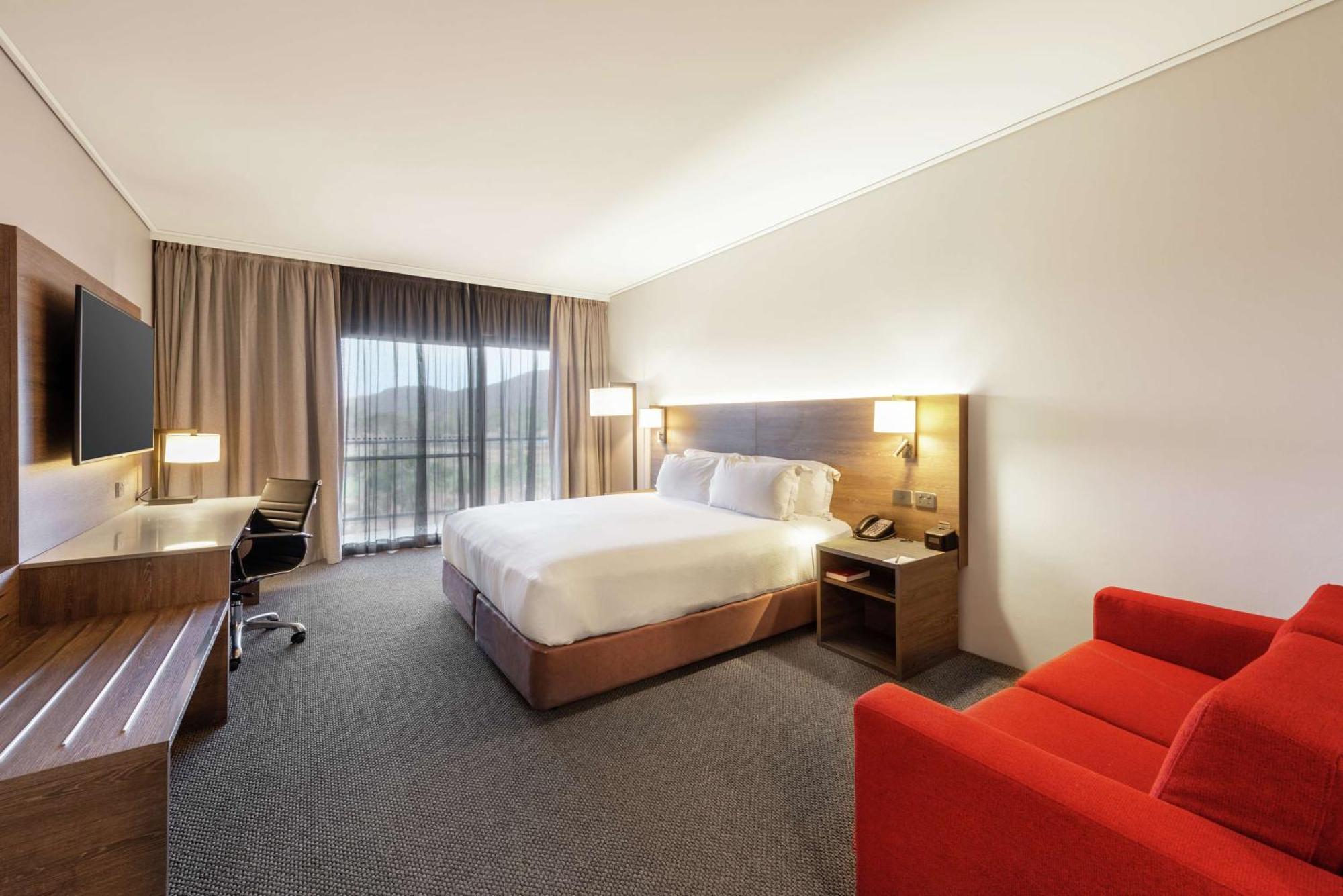 Premier King Suite Mountain View