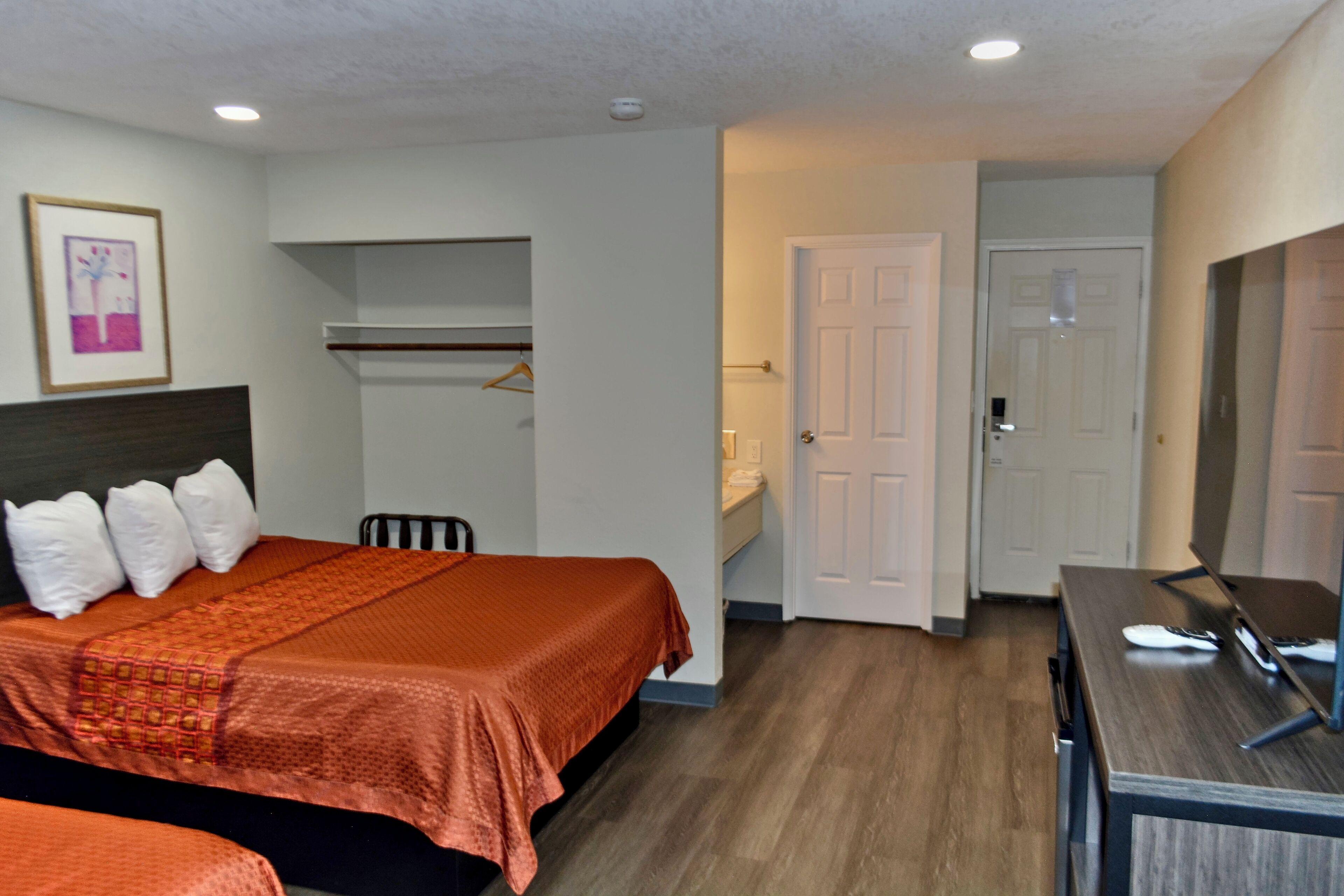 Queen Room Two Queen Beds Non-Smoking