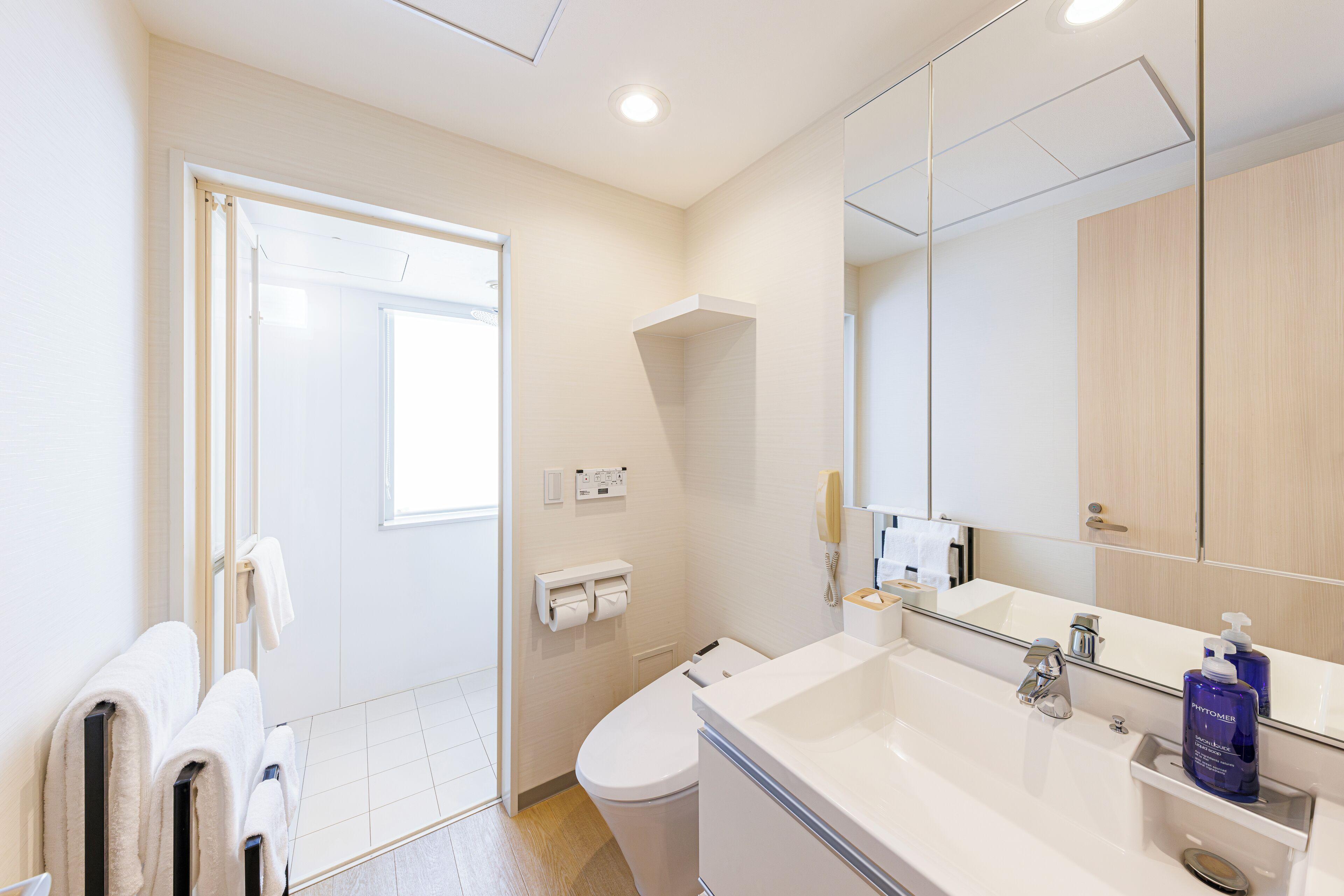 Deluxe Two-Bedroom Apartment