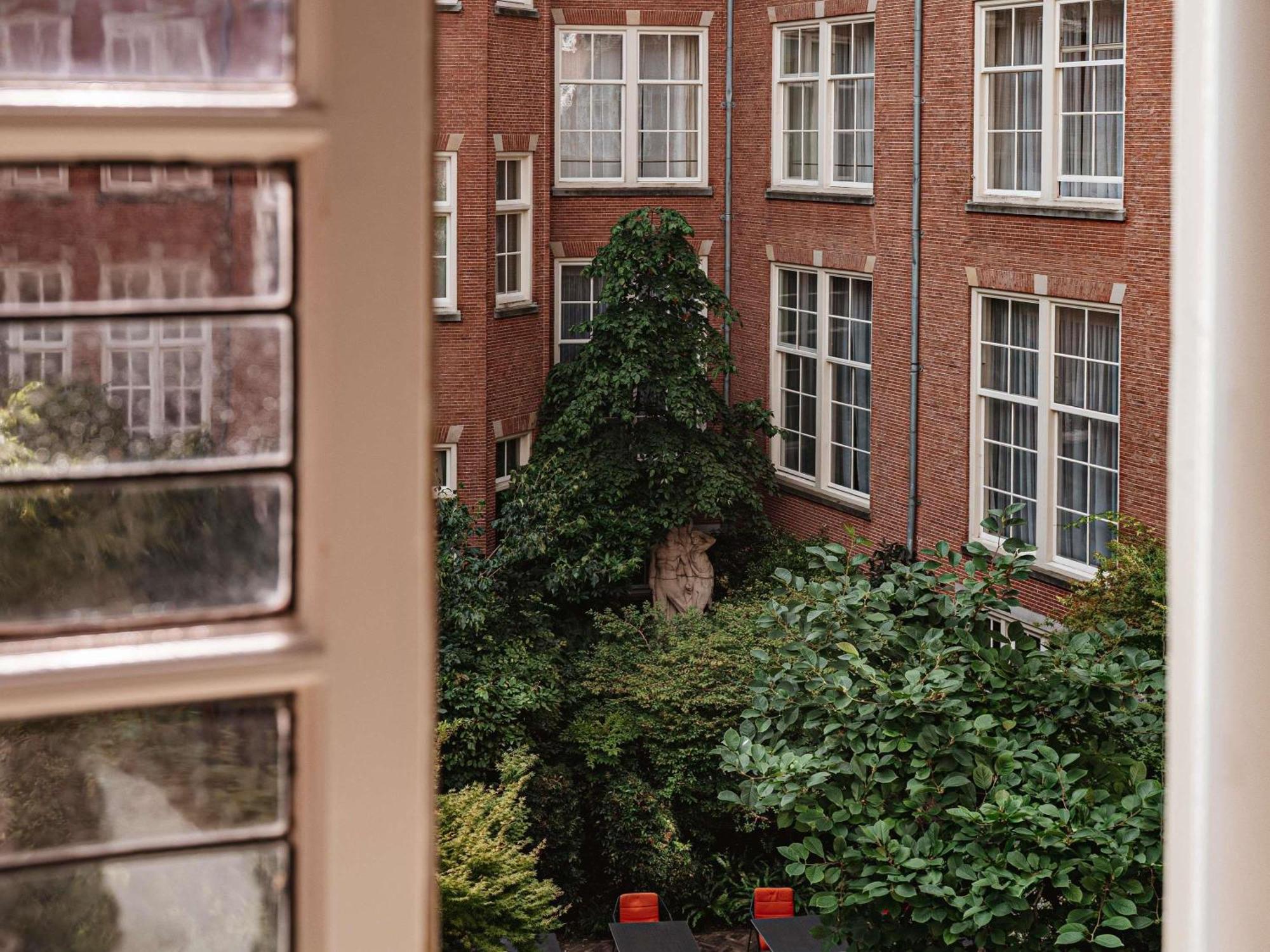 Superior Twin Room with Courtyard, Garden or City View