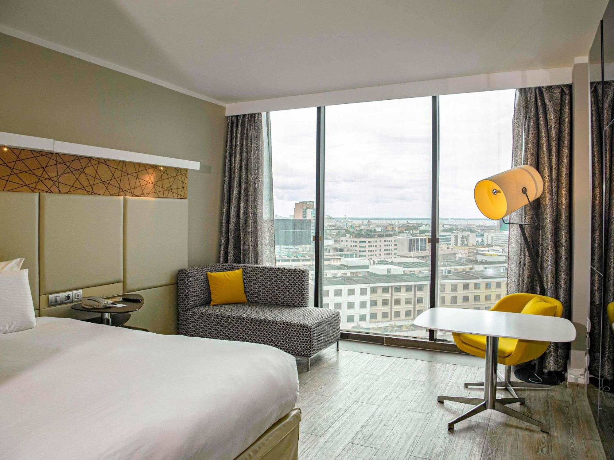 Superior King Room City View