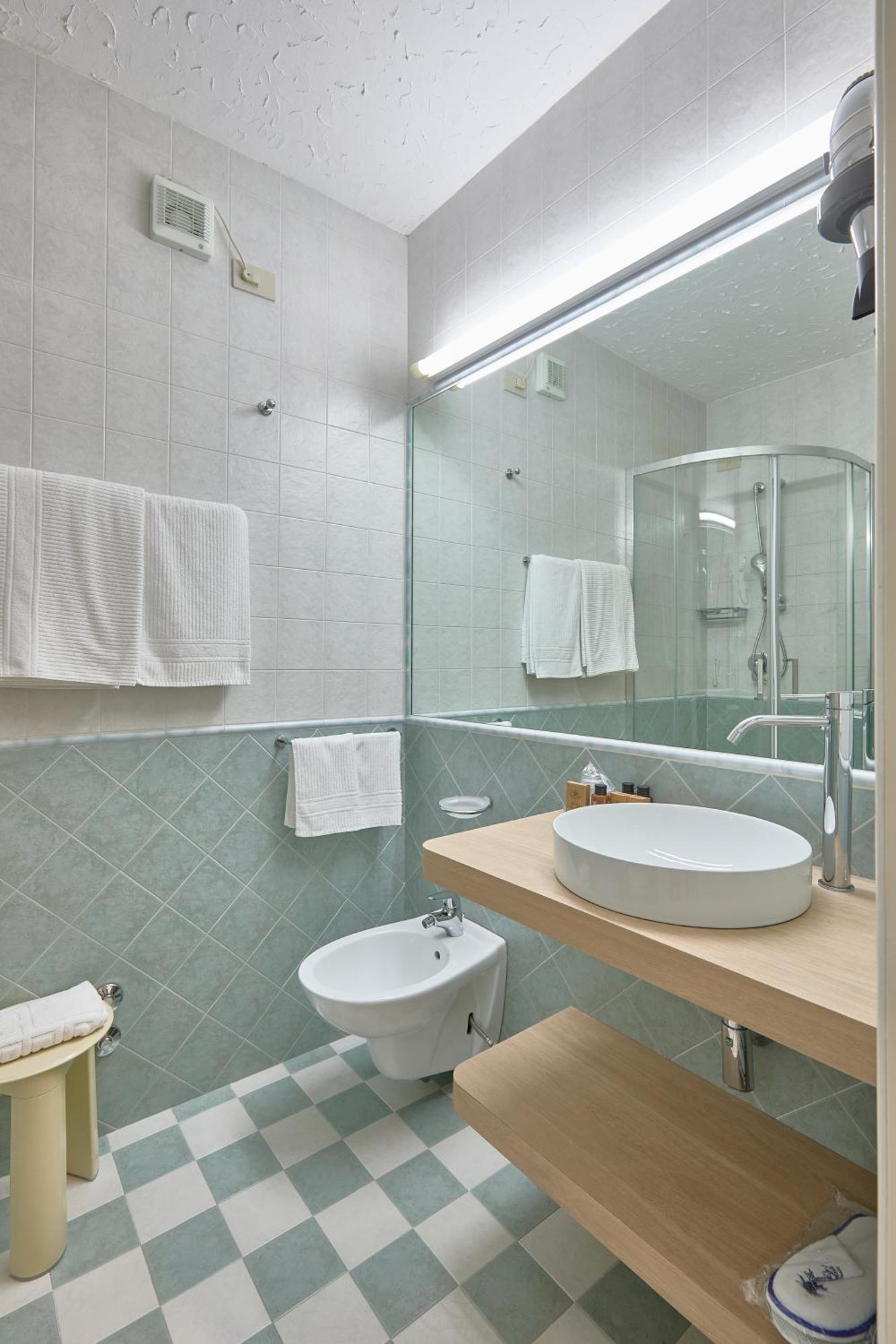 Double or Twin Room with Partial Sea View