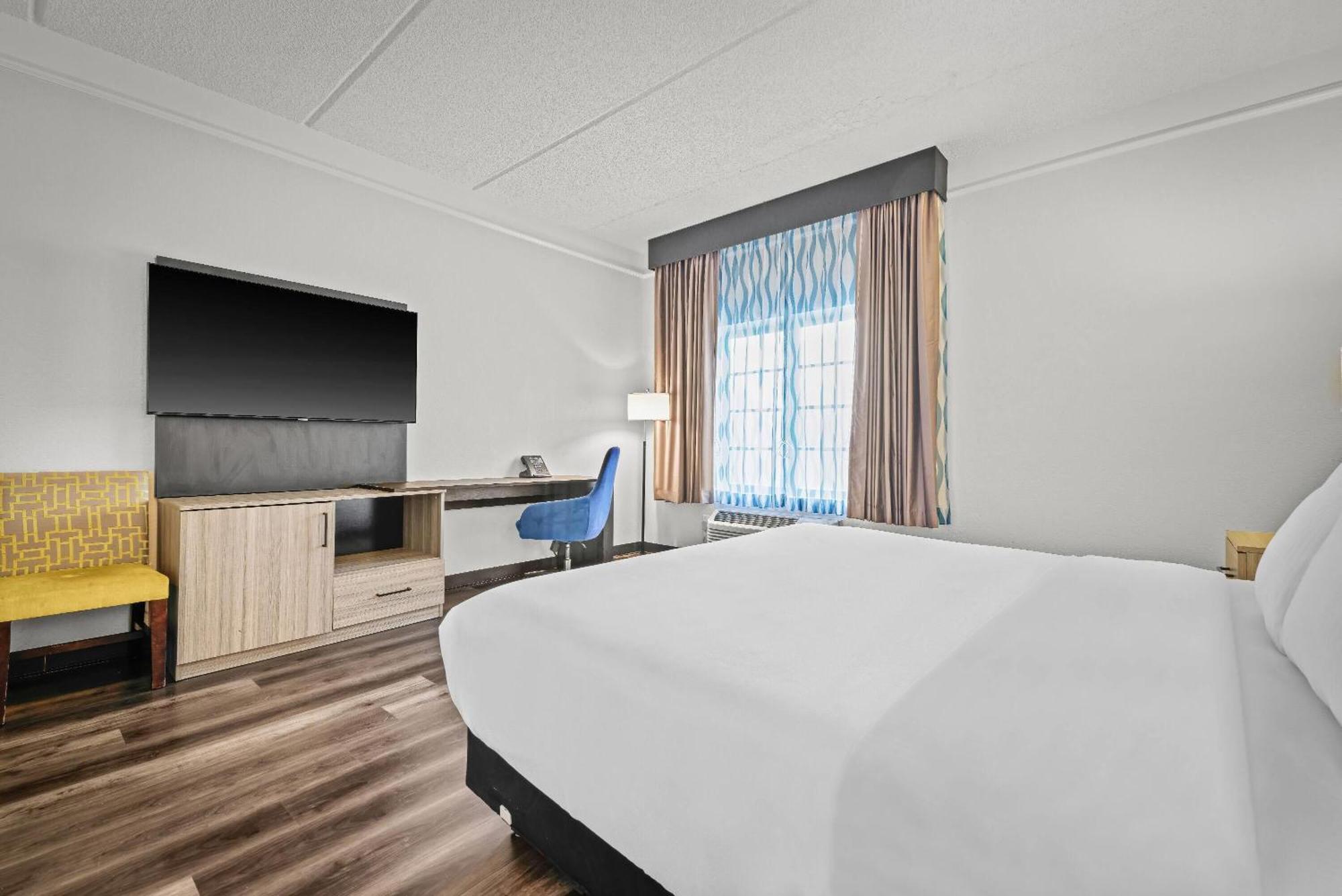 Deluxe King Room