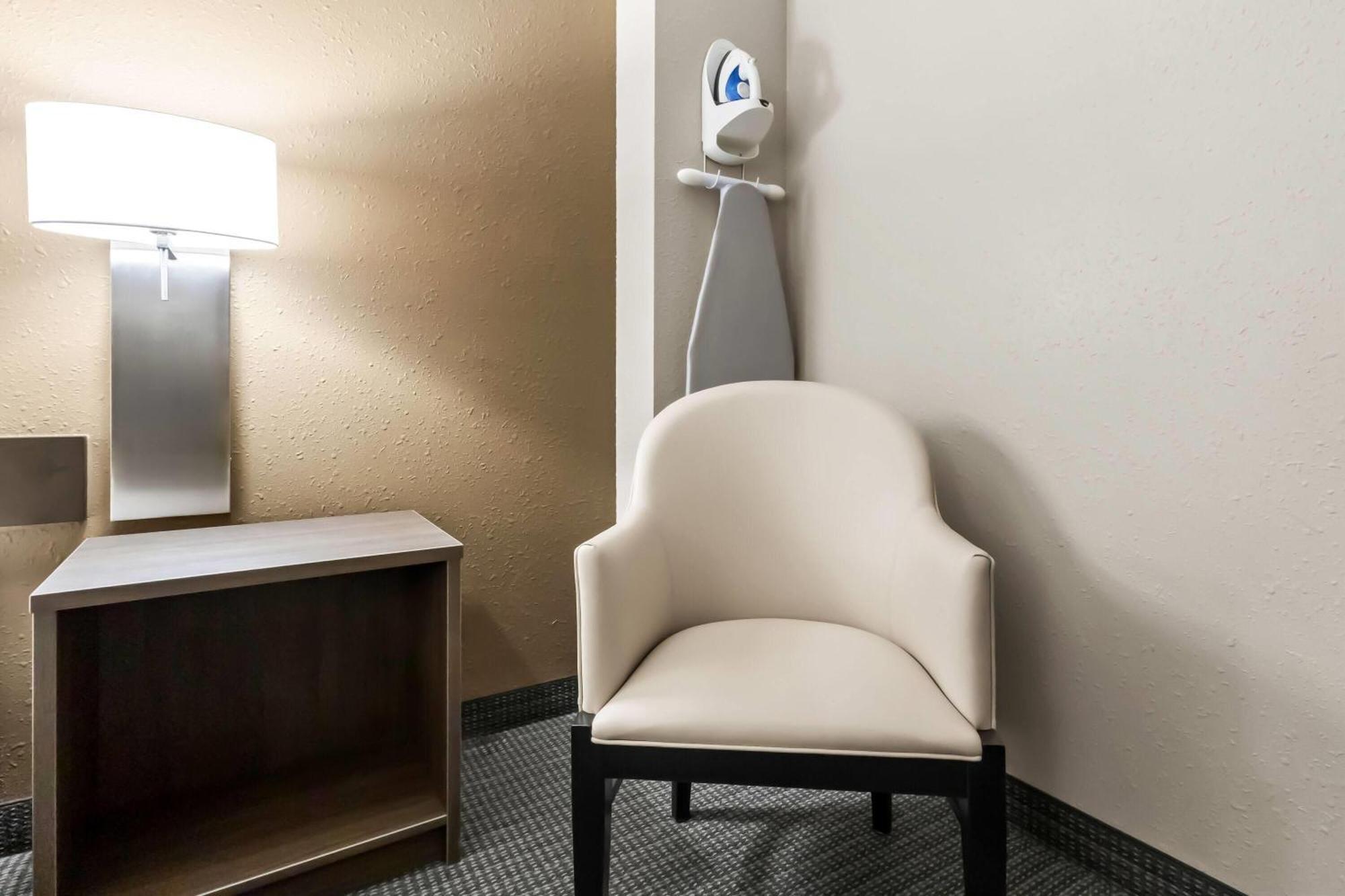 Queen Room Disability Access Non-Smoking