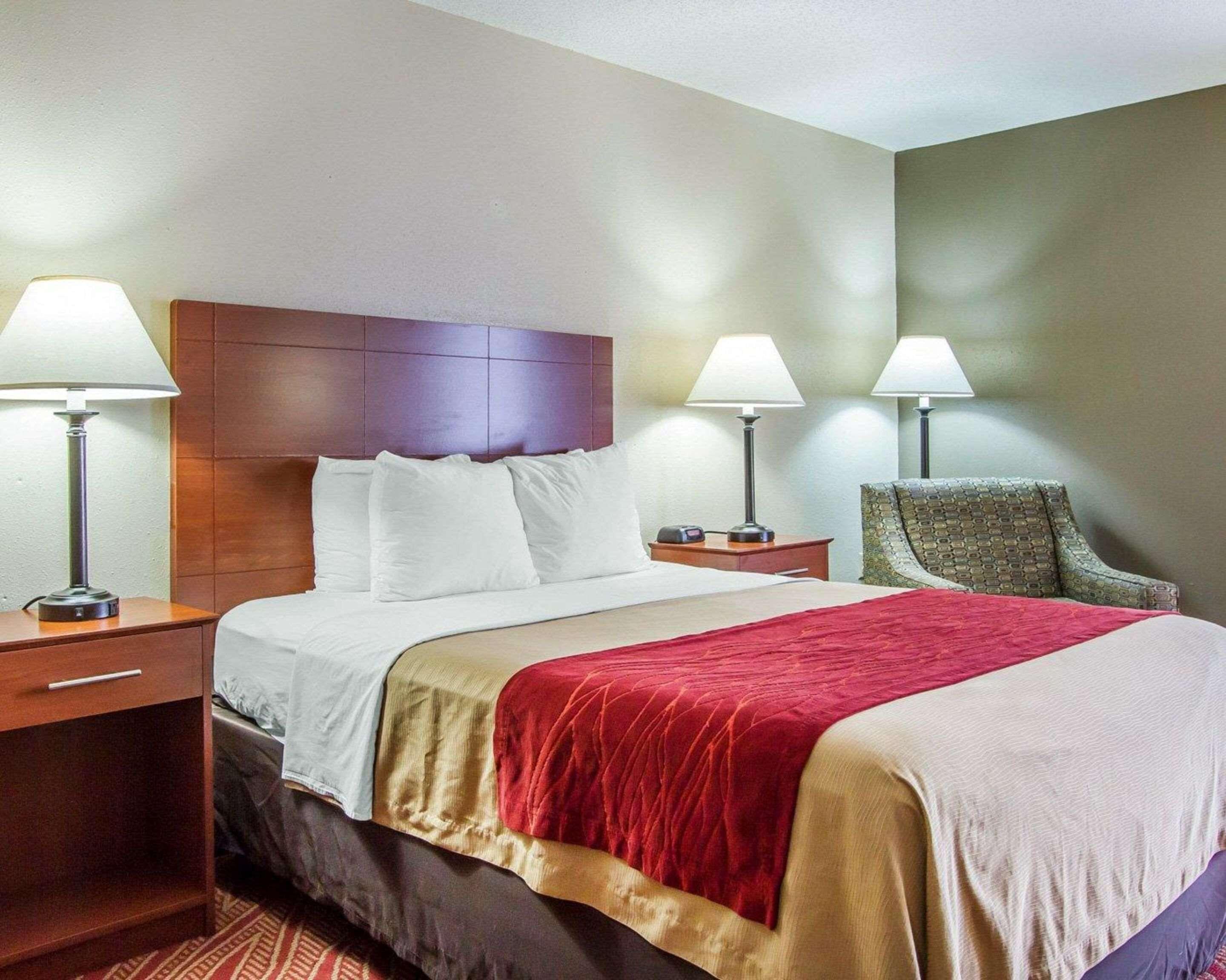 Queen Room Accessible or Nonsmoking