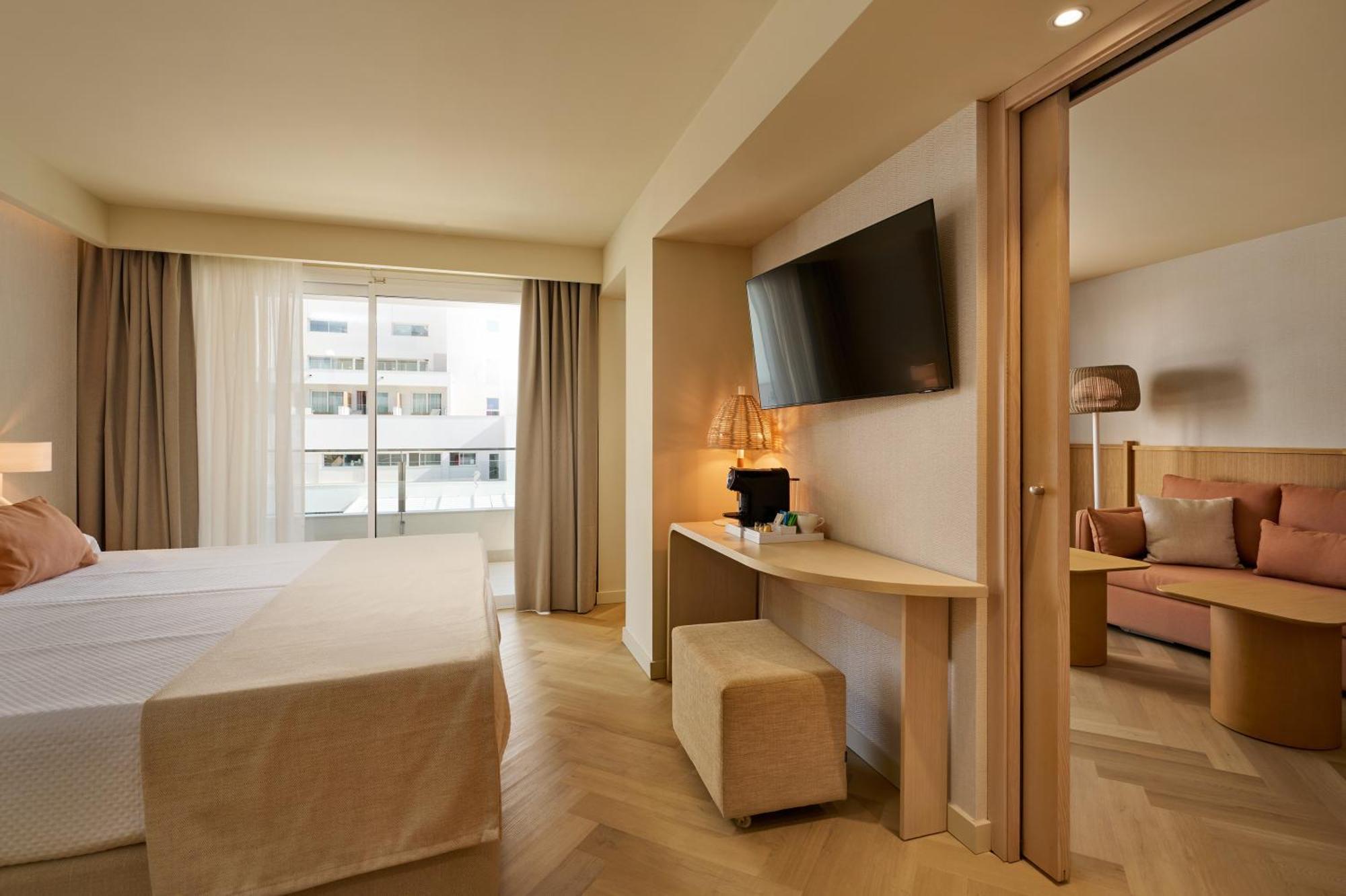 Suite Pool View