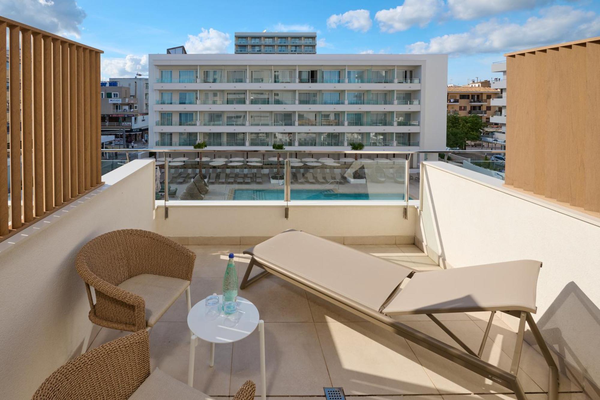 Double Room Pool View