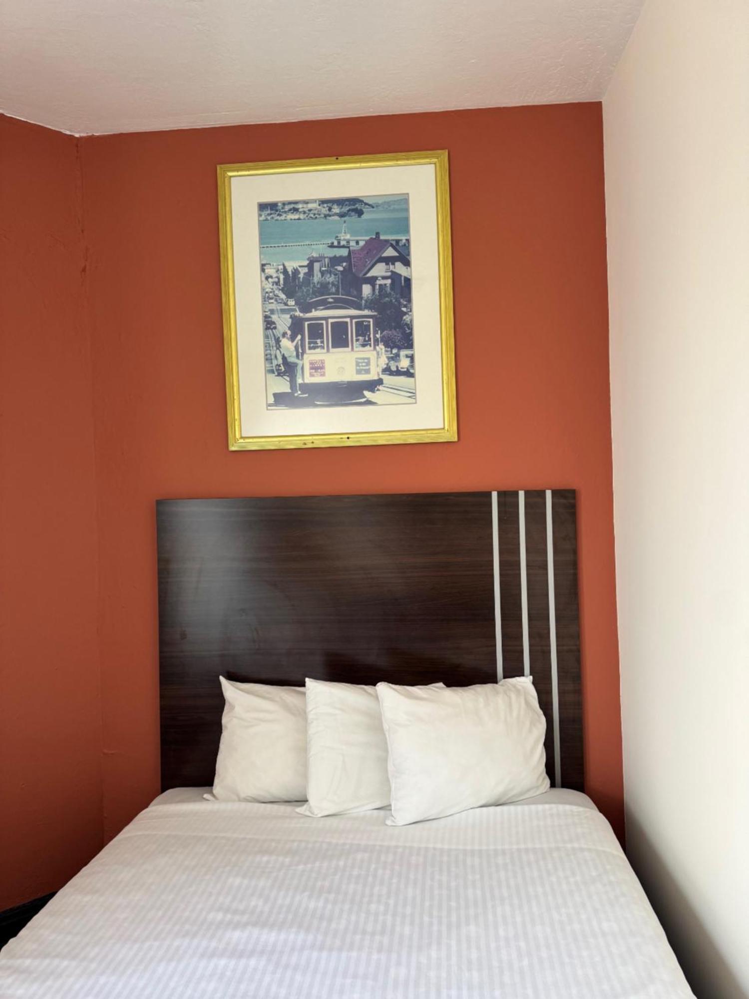 Renovated 1 Queen Bed Private Bathroom Non Smoking