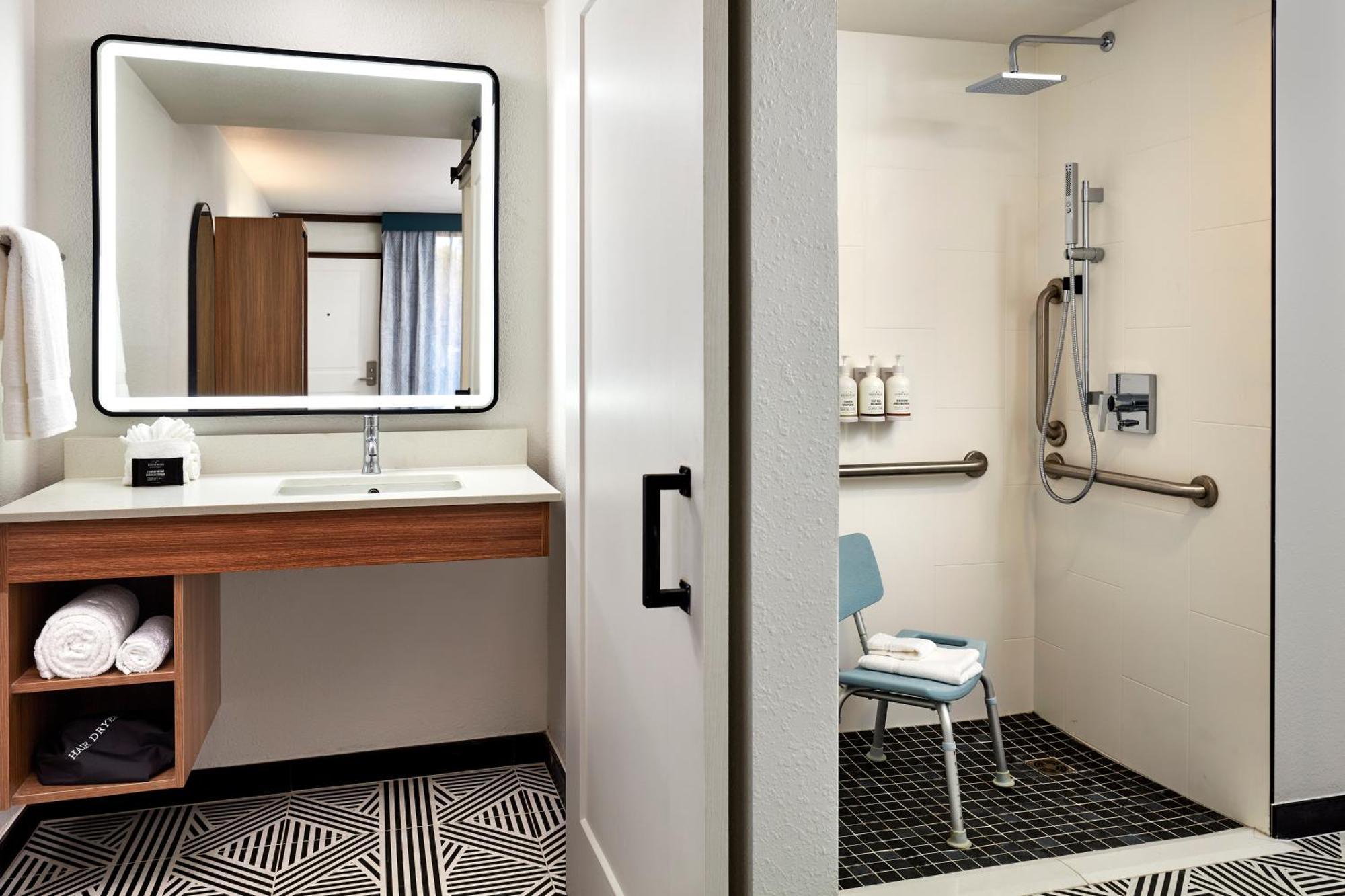 Queen Room - Disability Access,1742789577:JPEG