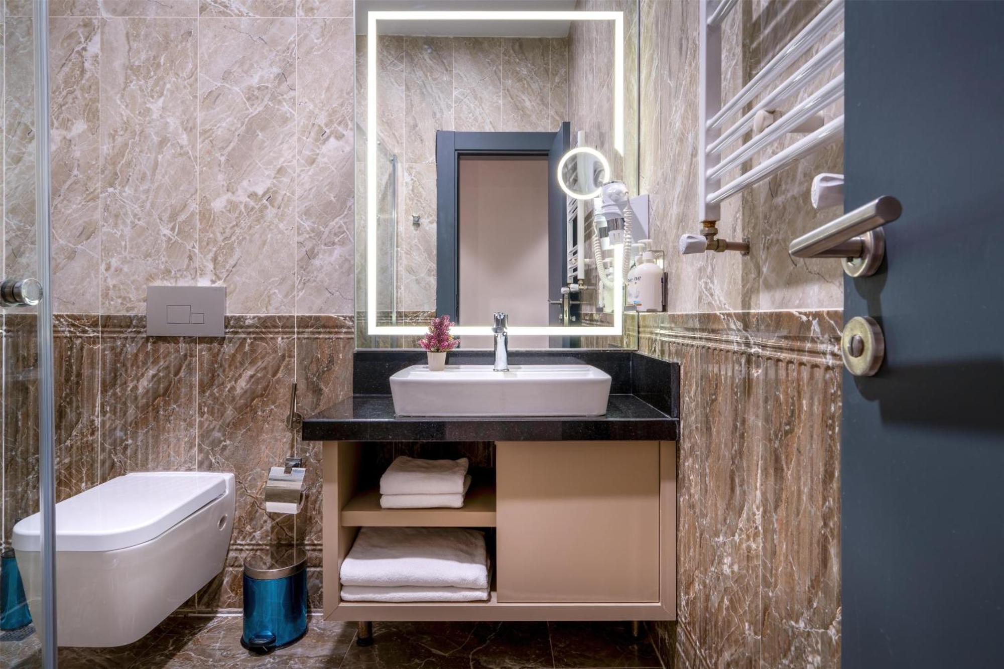 Double Room Walk Shower Disability Access or Non-Smoking
