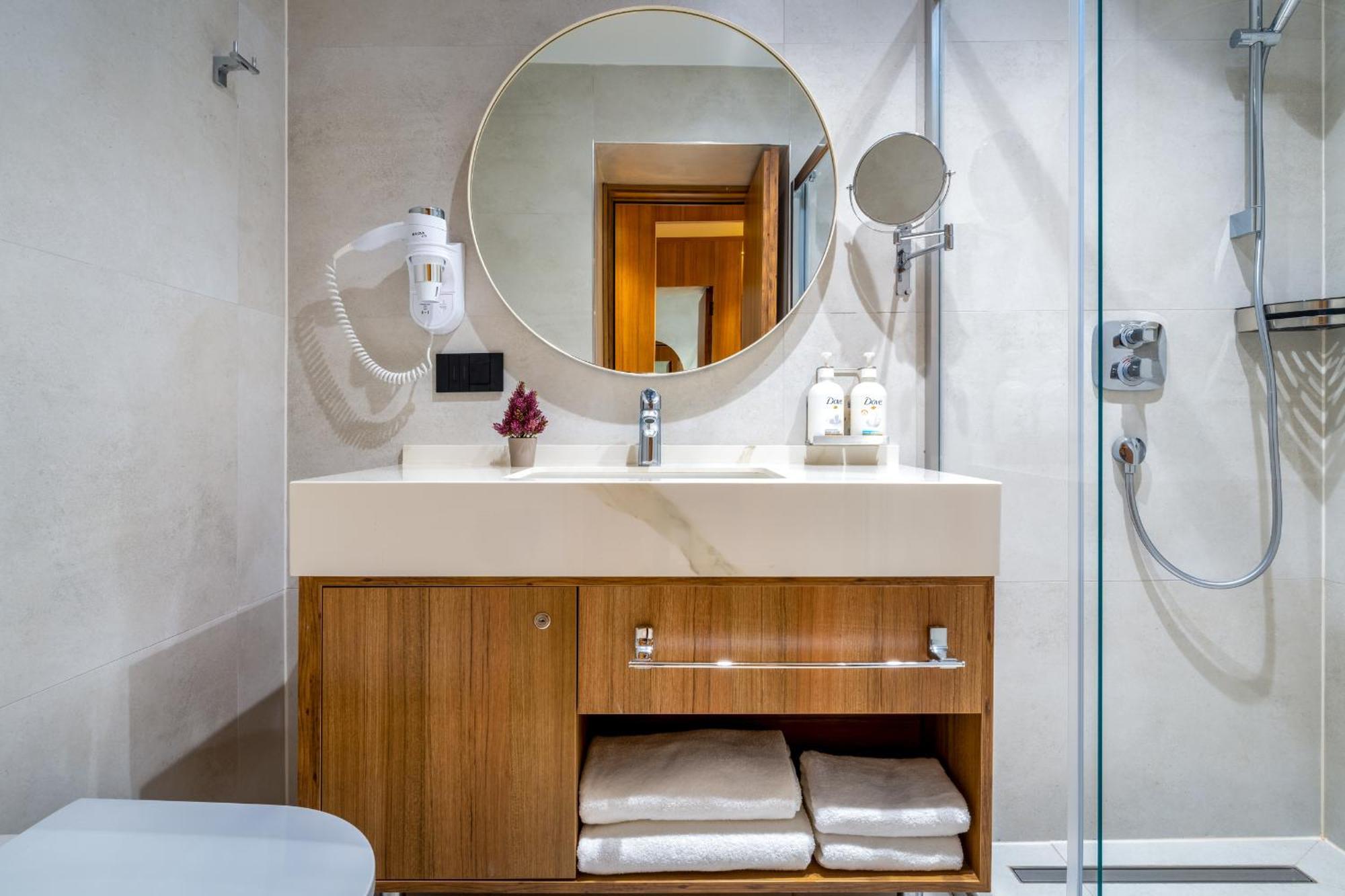 Double Room Walk Shower Disability Access or Non-Smoking