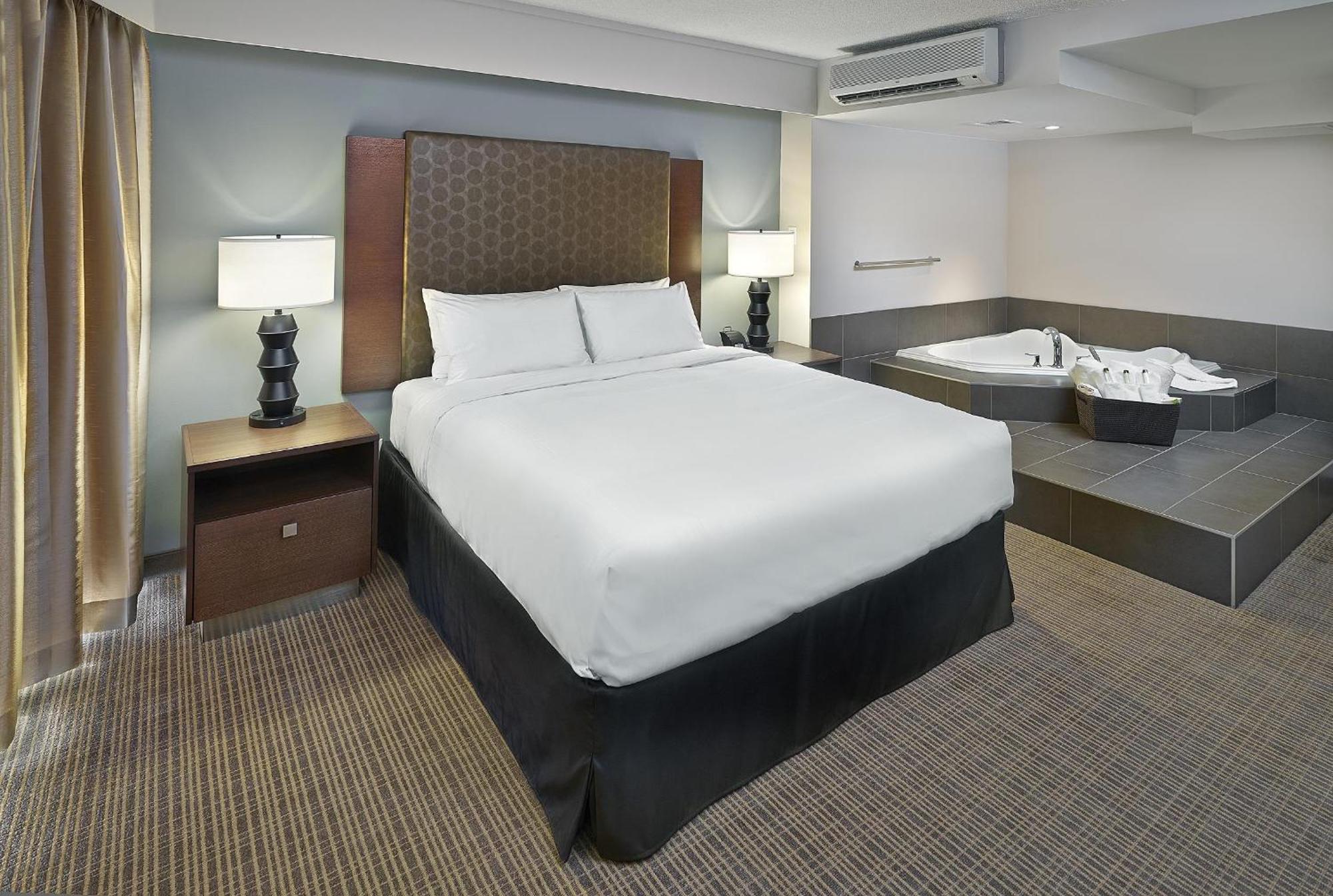 King Suite with Whirlpool - Non-Smoking