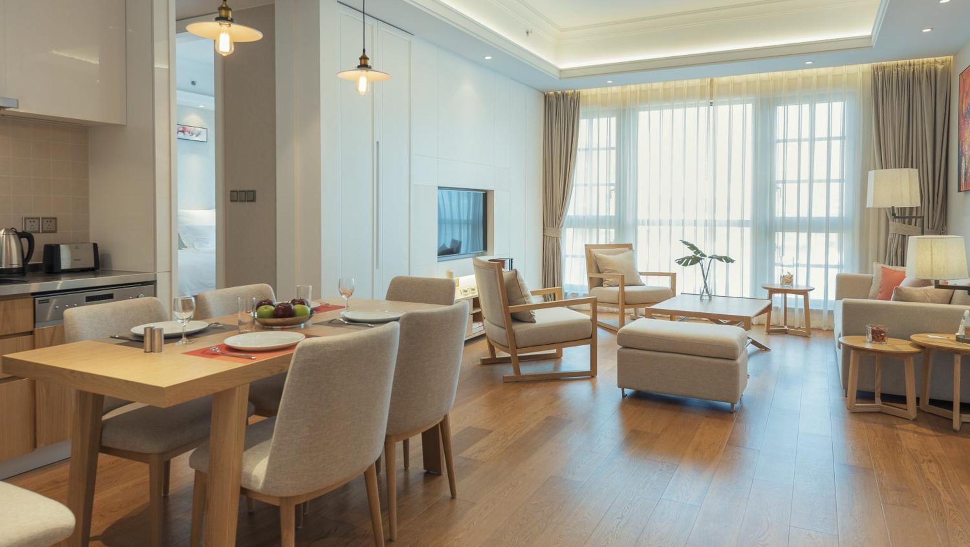 Deluxe Suite Include Access to Executive Lounge