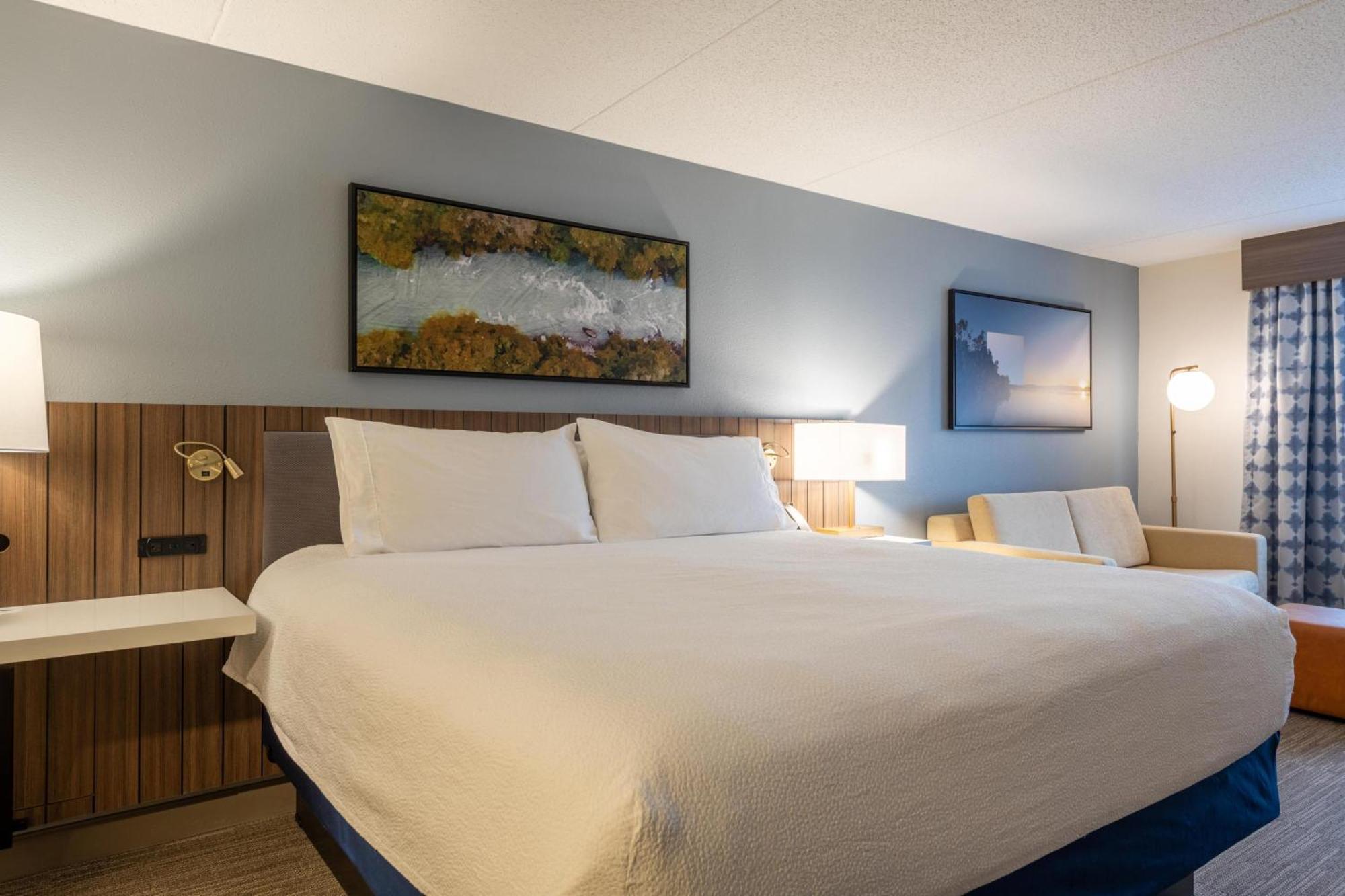 King Suite with Balcony and River View