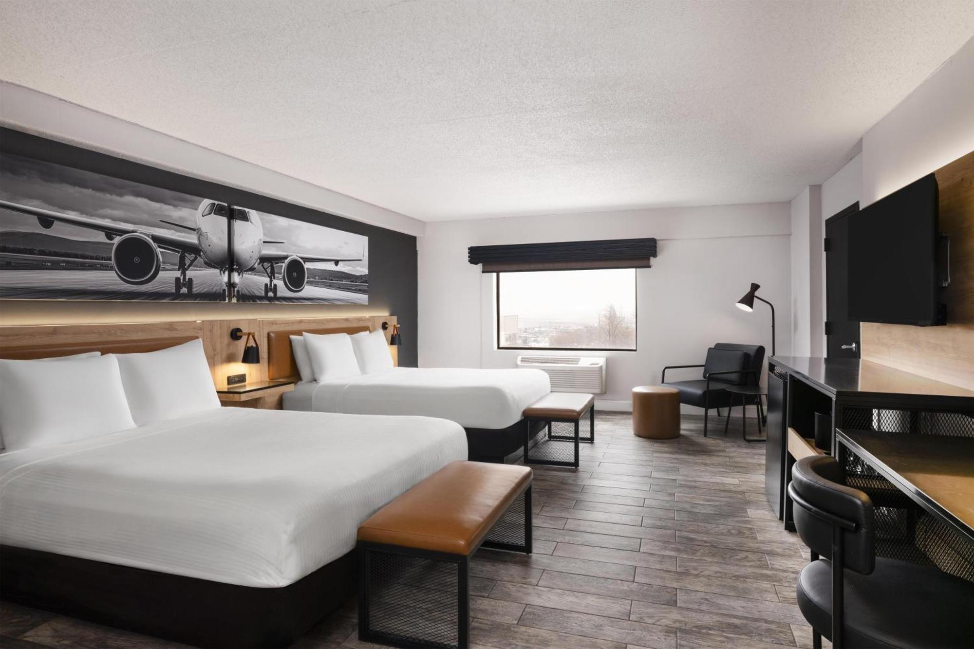 Queen Room Two Queen Beds City View Non-Smoking