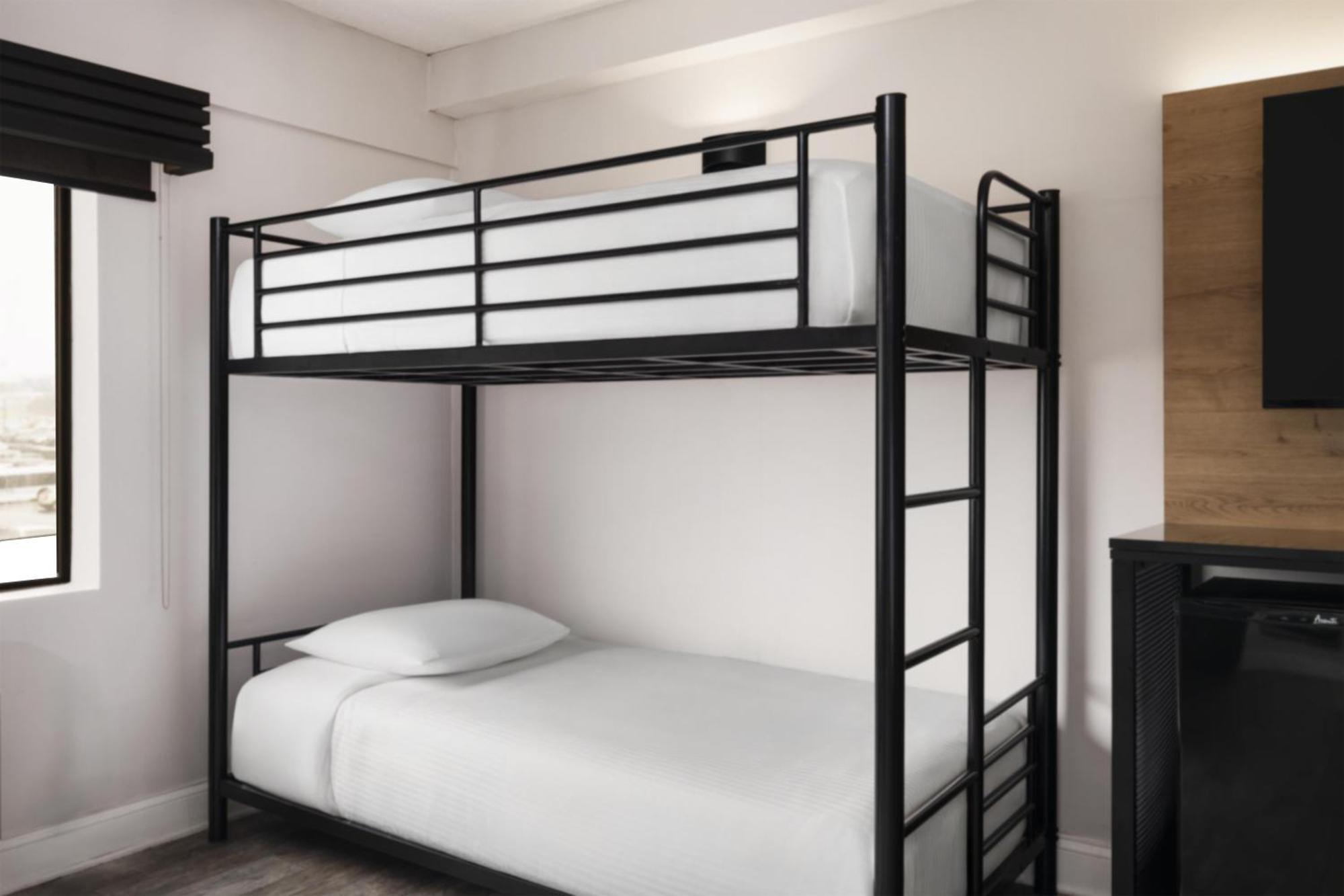 Family Room Two Queen Beds One Bunk Bed Non-Smoking