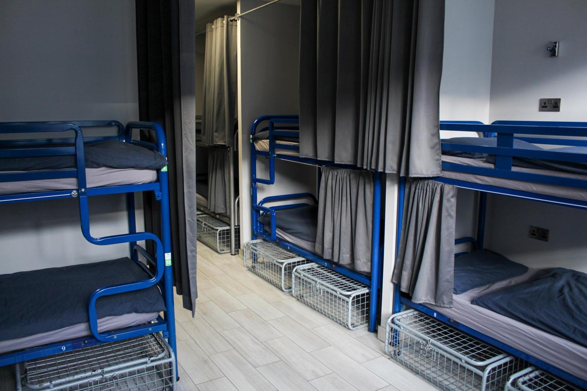 Cama em Dormitório Misto com 32 Camas