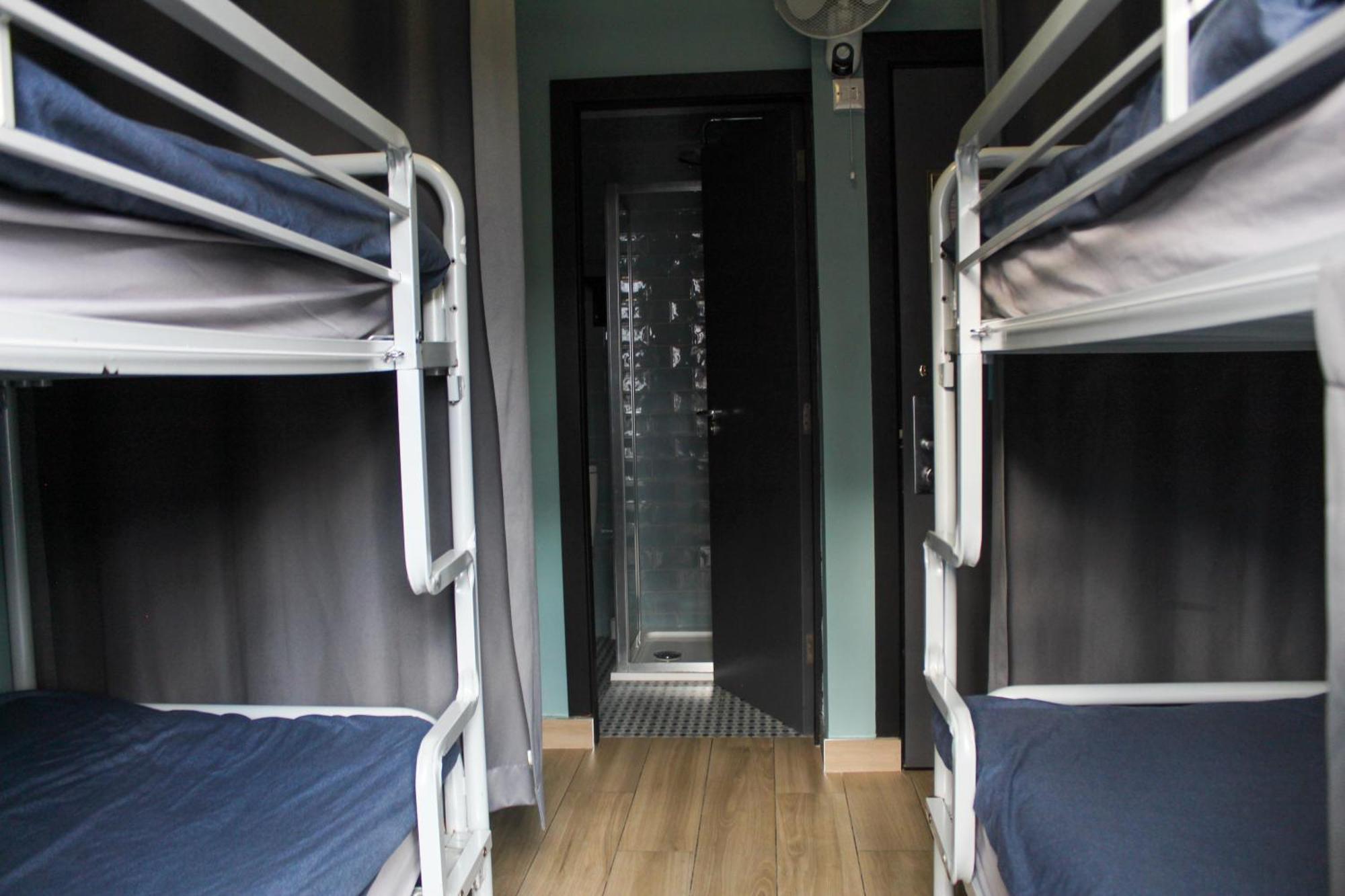 Cama em Dormitório Misto com 4 Camas