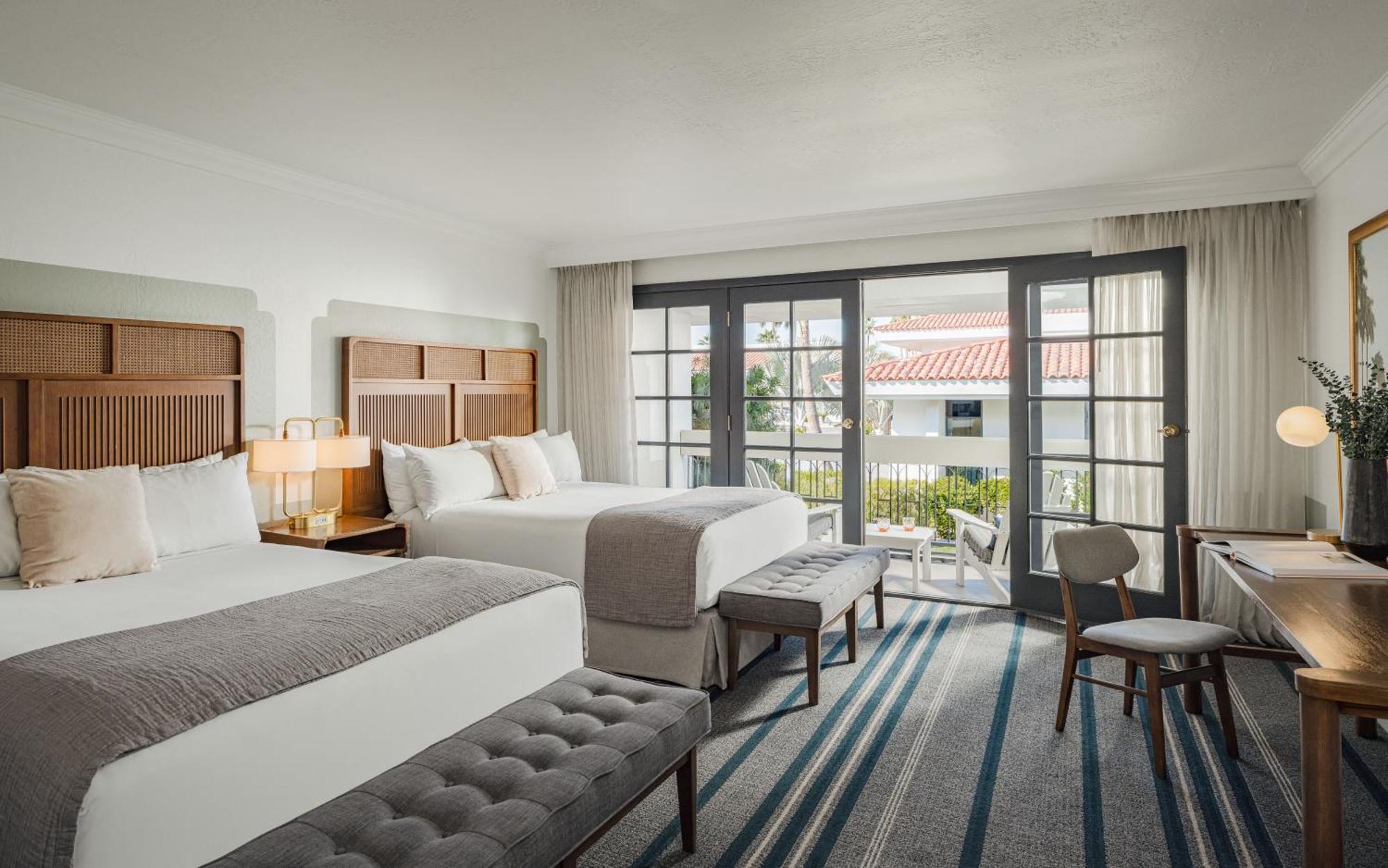 Queen Room Two Queen Beds Courtyard View