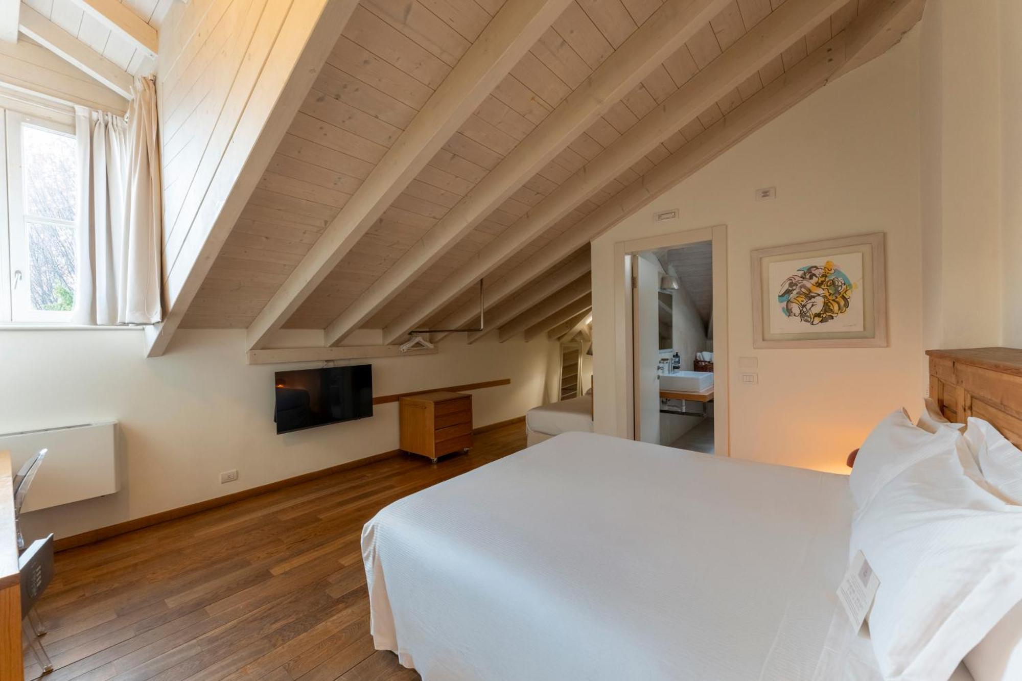 Triple Room - Attic,1765802104:JPEG